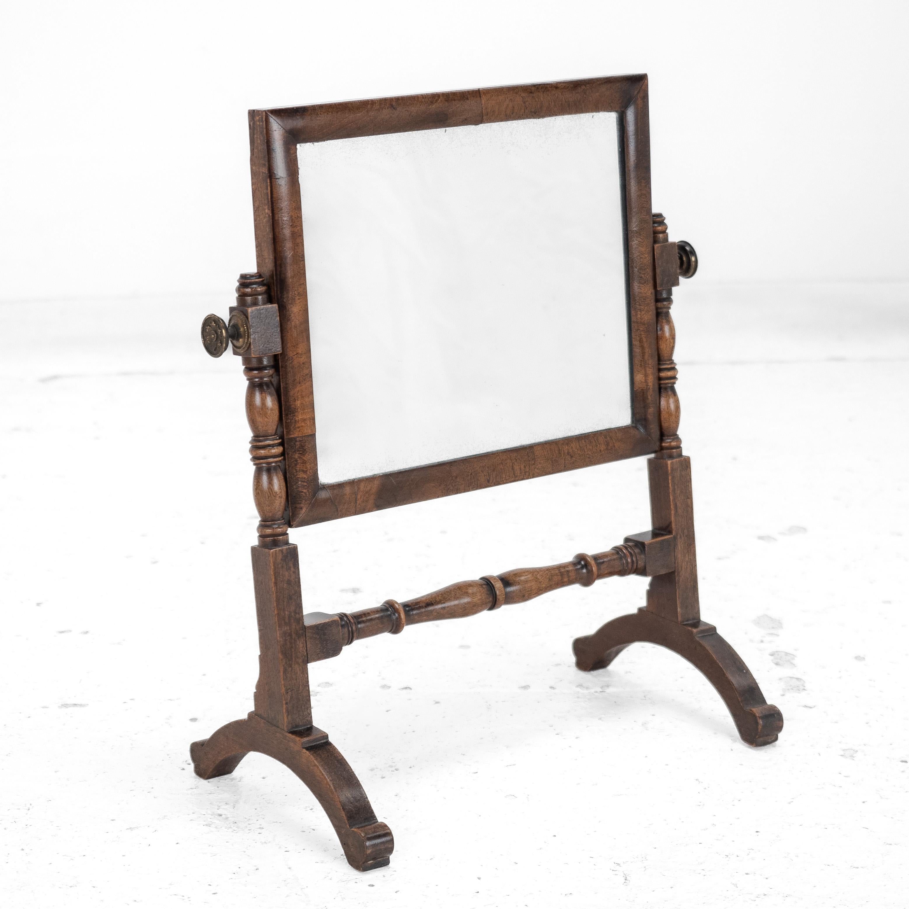 Georgian Mahogany Swing Lock Toilet Mirror c1800 (Vanity Tabletop George III) In Good Condition For Sale In Leeds, GB