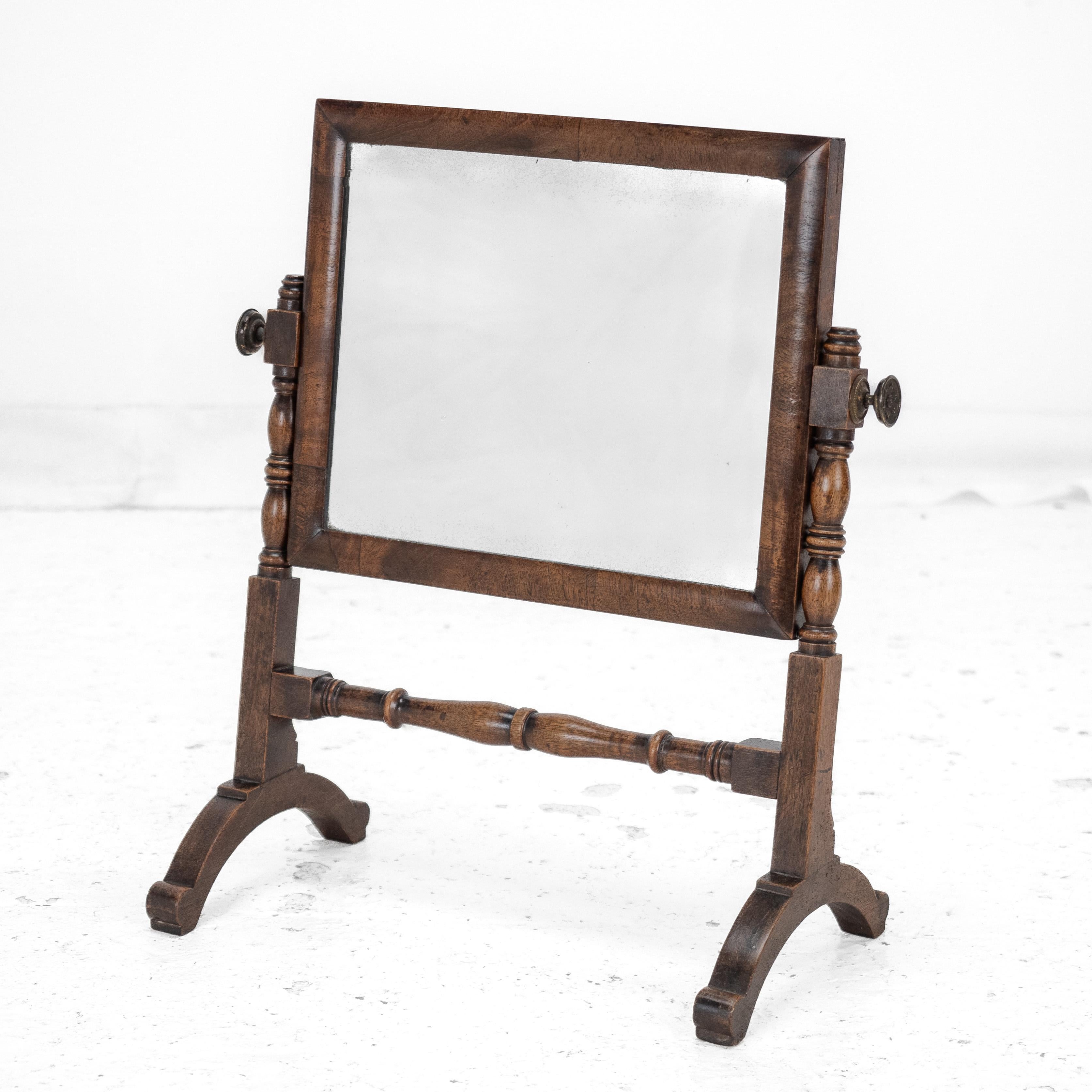 Early 19th Century Georgian Mahogany Swing Lock Toilet Mirror c1800 (Vanity Tabletop George III) For Sale