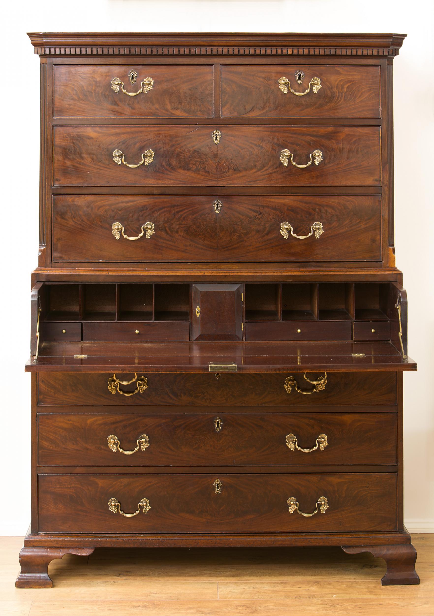 Georgian flame mahogany Tallboy with canted, fluted corners, secrétaire break front with beautifully fitted interior, standing on bracket feet with brass handles, c.1760.