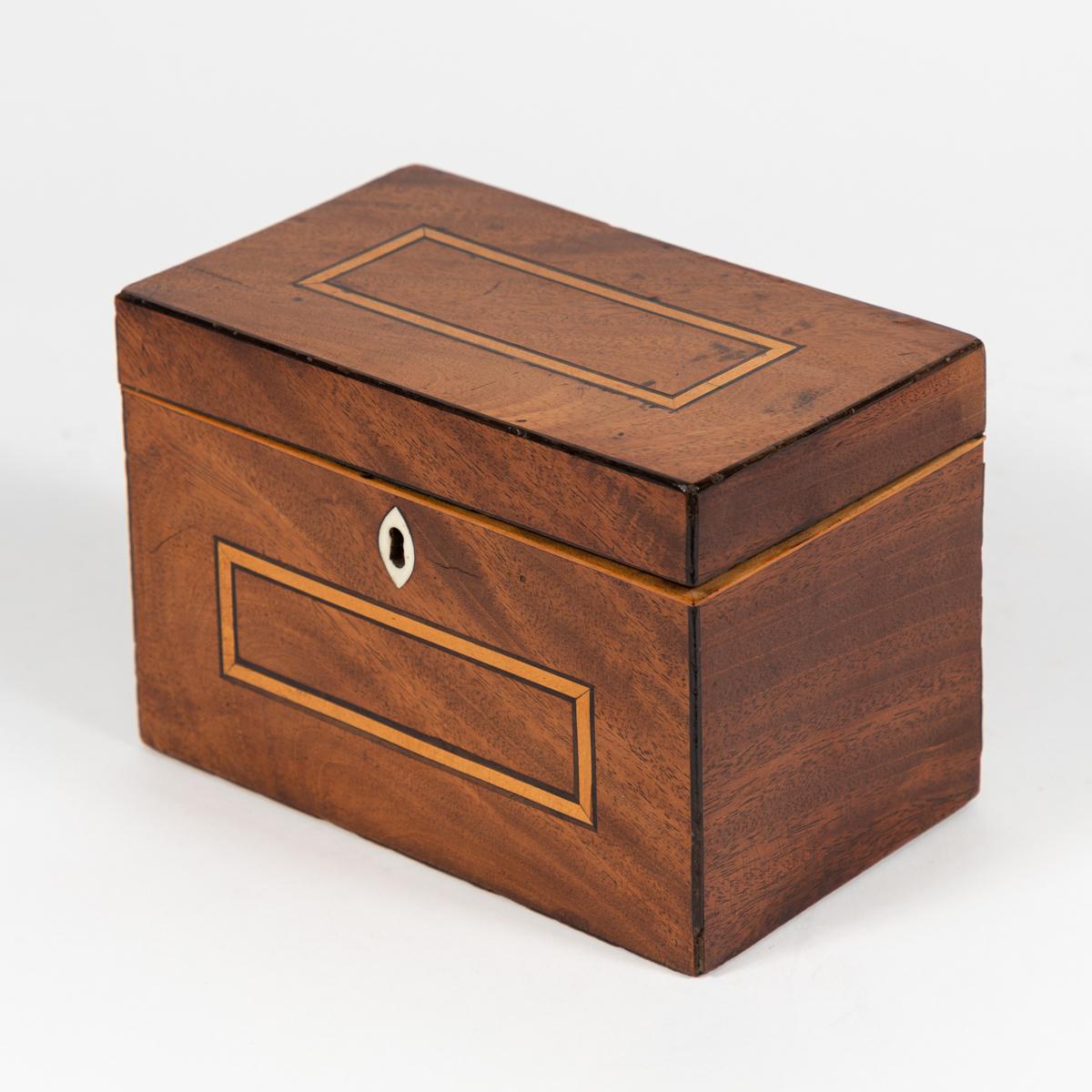 Georgian mahogany tea caddy box from England, circa 1825.