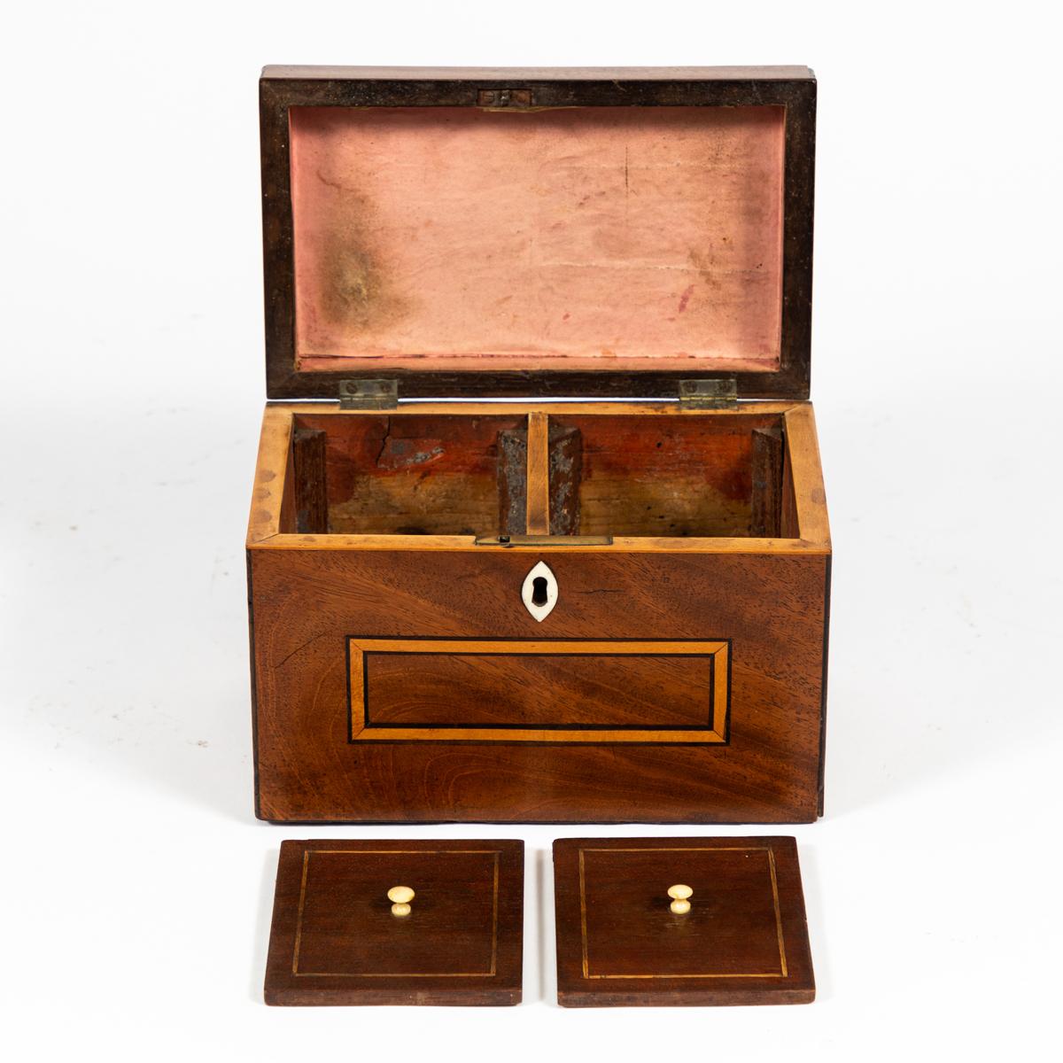 Georgian Mahogany Tea Caddy Box from England, circa 1825 In Good Condition In Los Angeles, CA