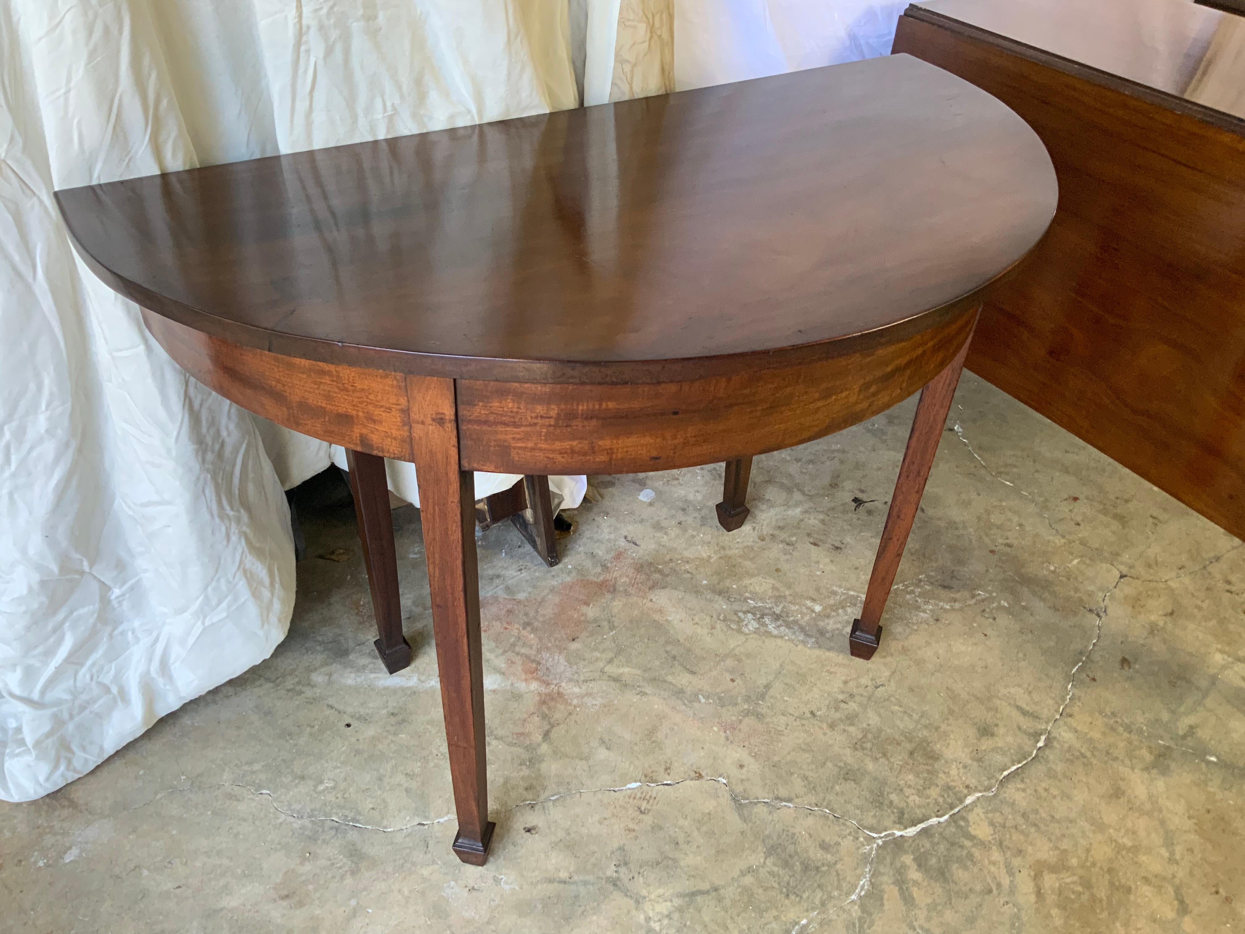 Georgian Mahogany Three Piece Dining Table 10