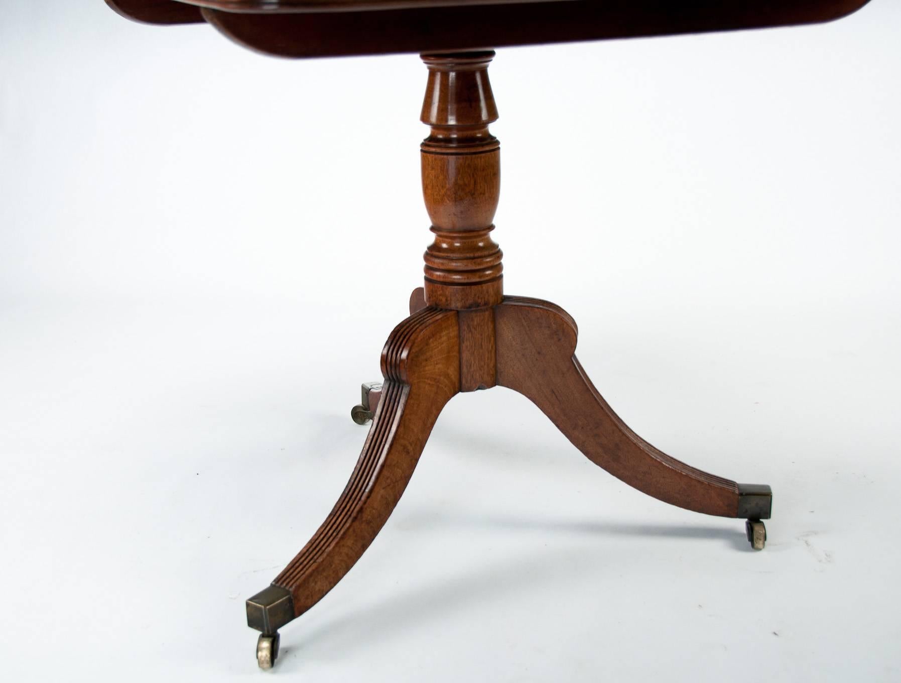 Georgian Mahogany Tilt-Top Table In Excellent Condition In Benington, Herts