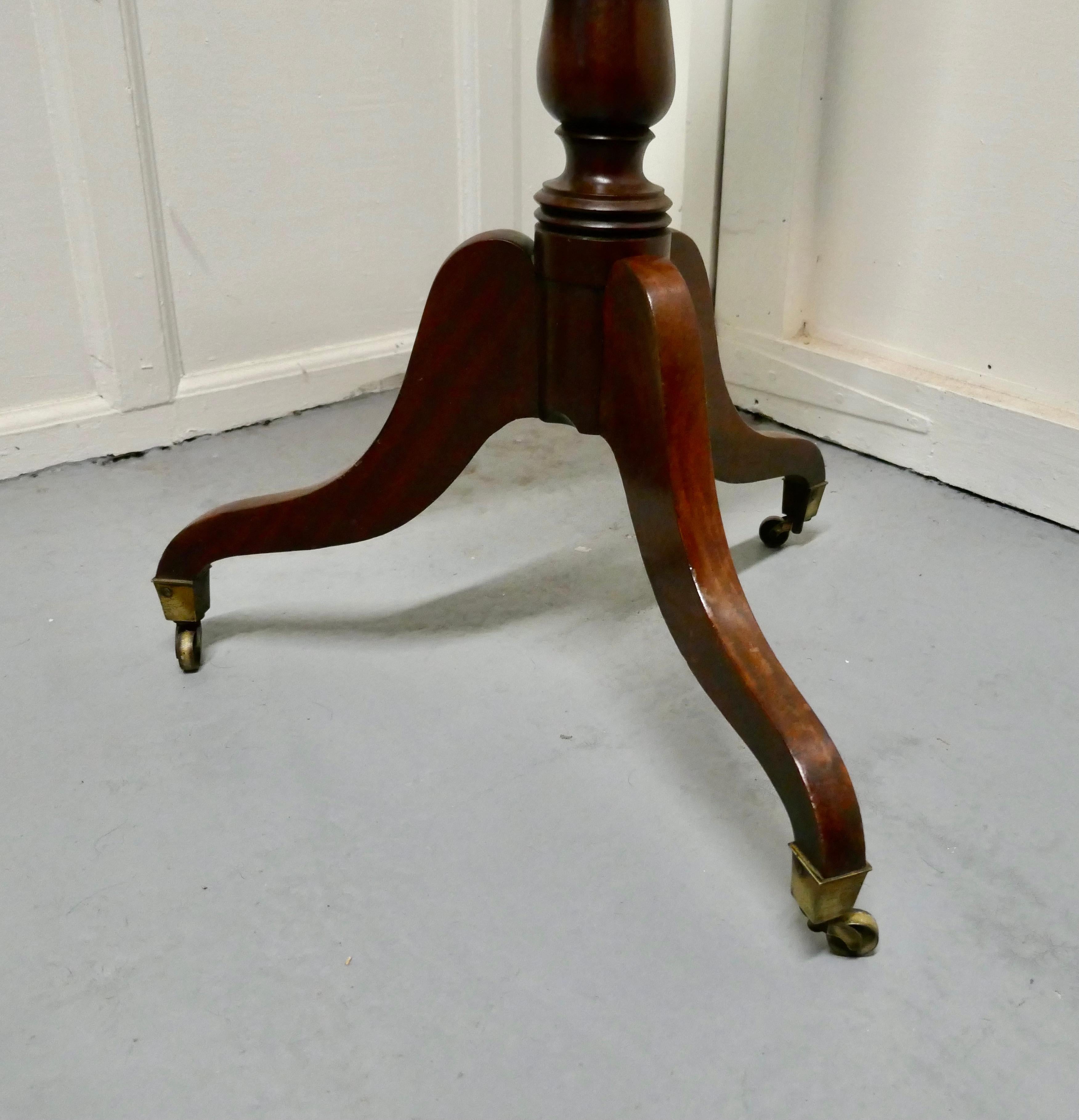 Georgian Mahogany Tilt-Top Wine Table In Good Condition For Sale In Chillerton, Isle of Wight