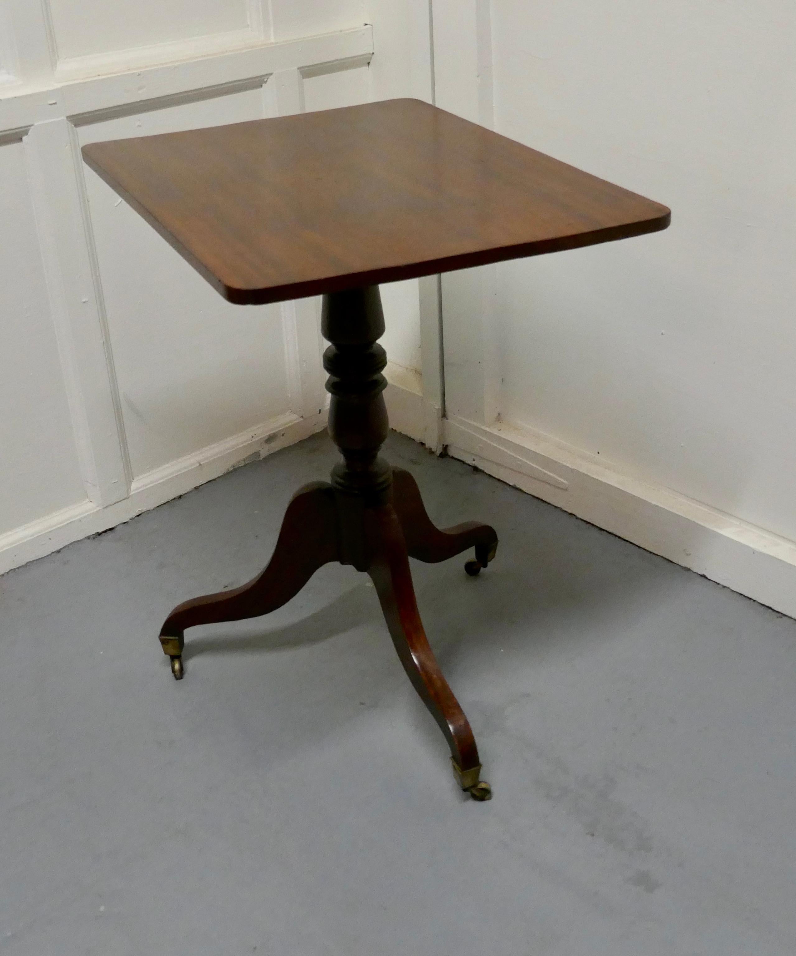 19th Century Georgian Mahogany Tilt-Top Wine Table For Sale