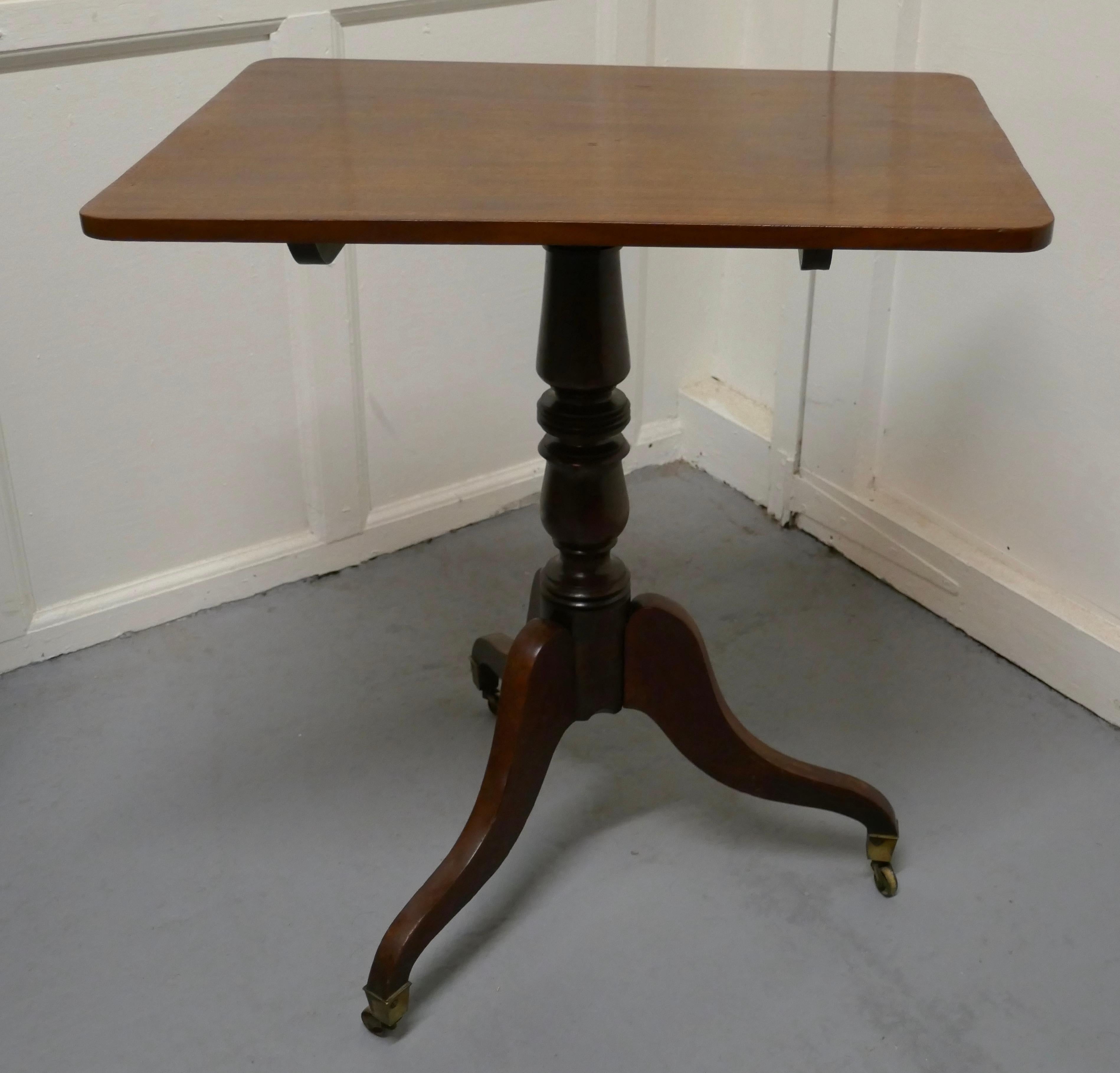 Georgian Mahogany Tilt-Top Wine Table For Sale 1