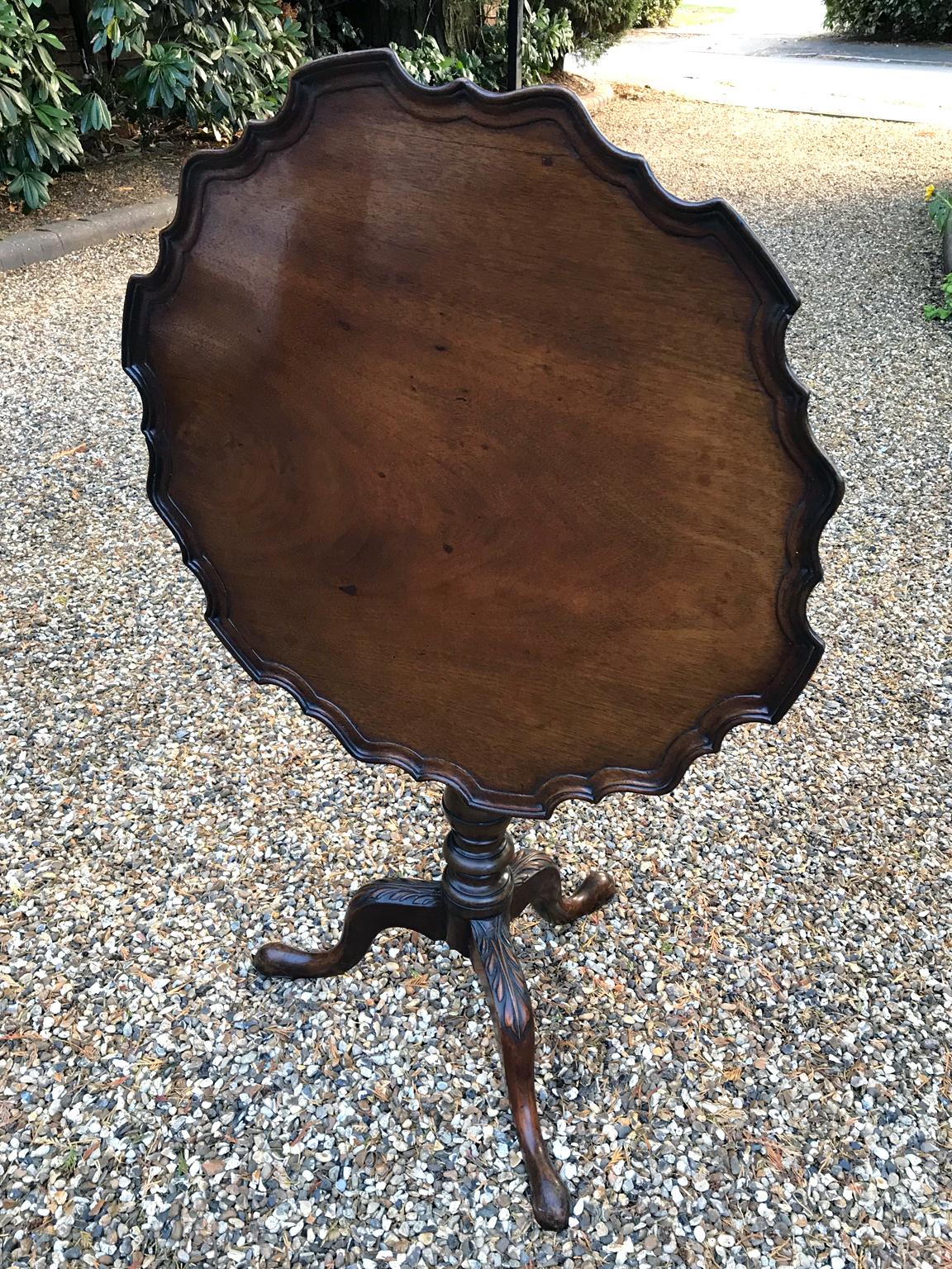 British Georgian Mahogany Tilt-Top Wine Table with Birdcage For Sale
