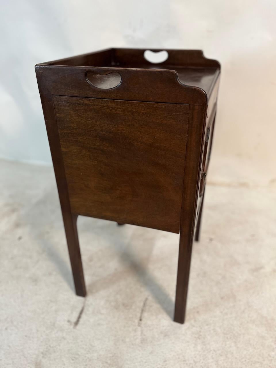 Armario de viaje georgiano de caoba 4
