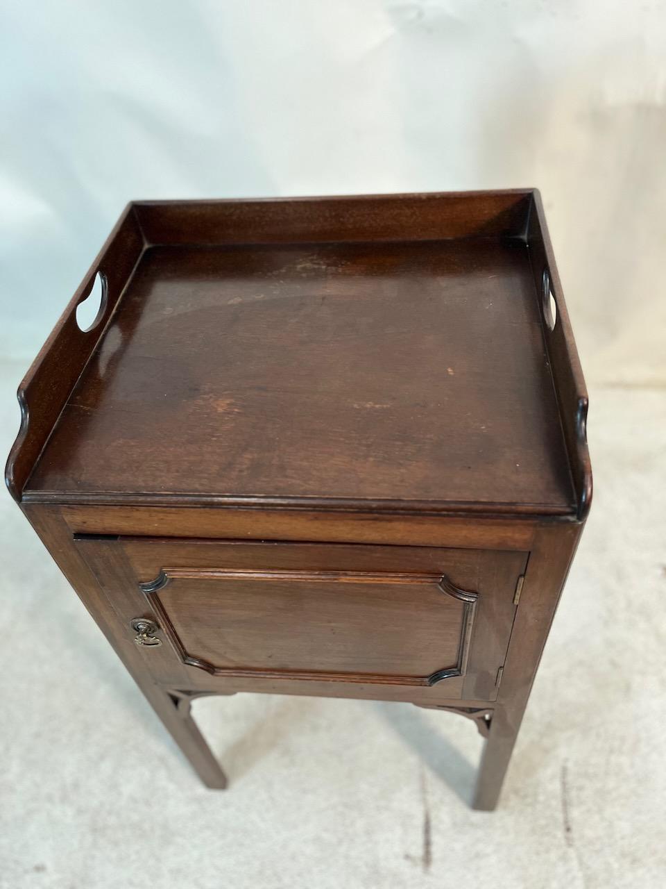 Armario de viaje georgiano de caoba Inglés