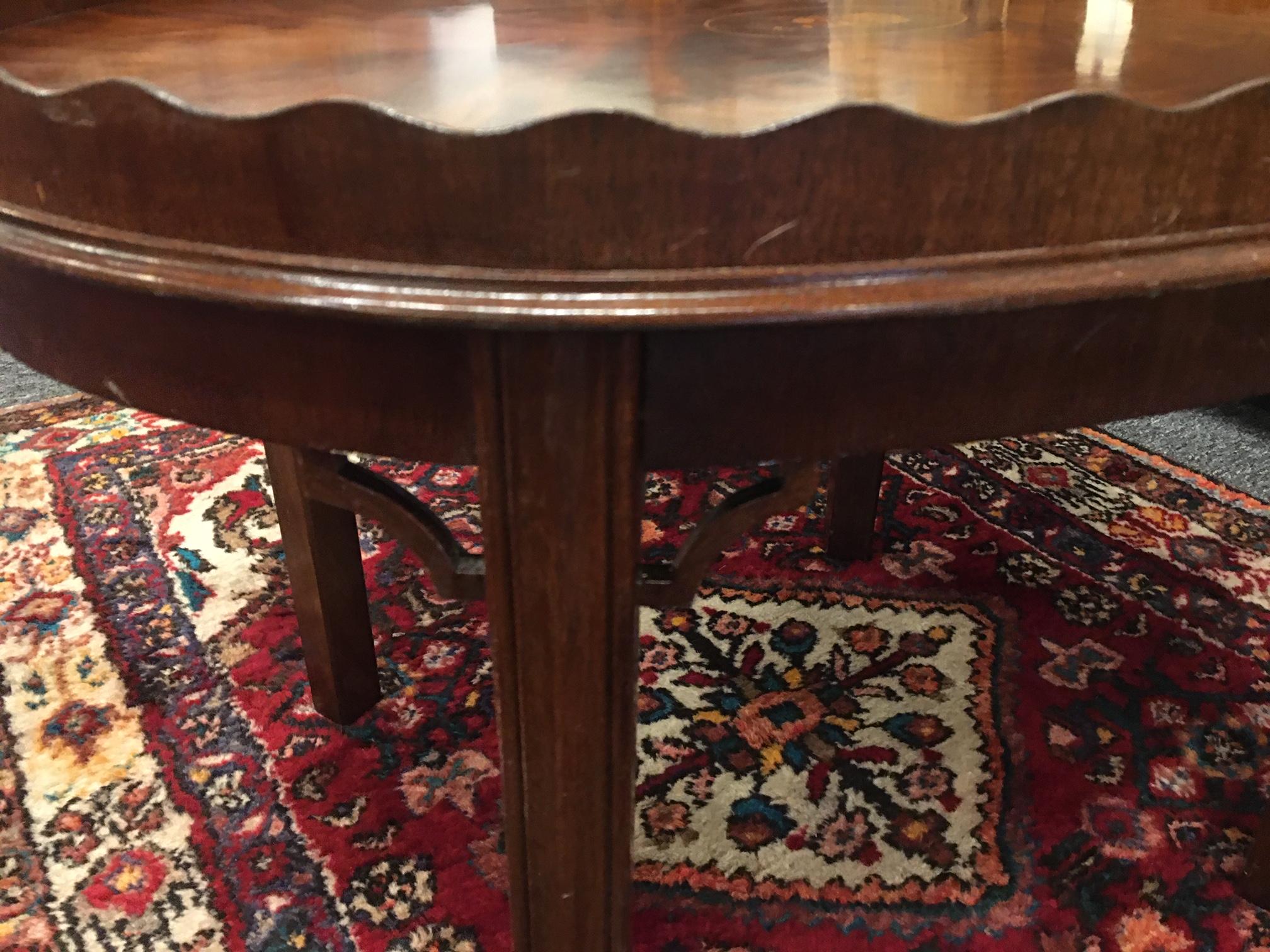 American Georgian Mahogany Tray Table or Coffee Table with Scalloped Edges, 20th Century