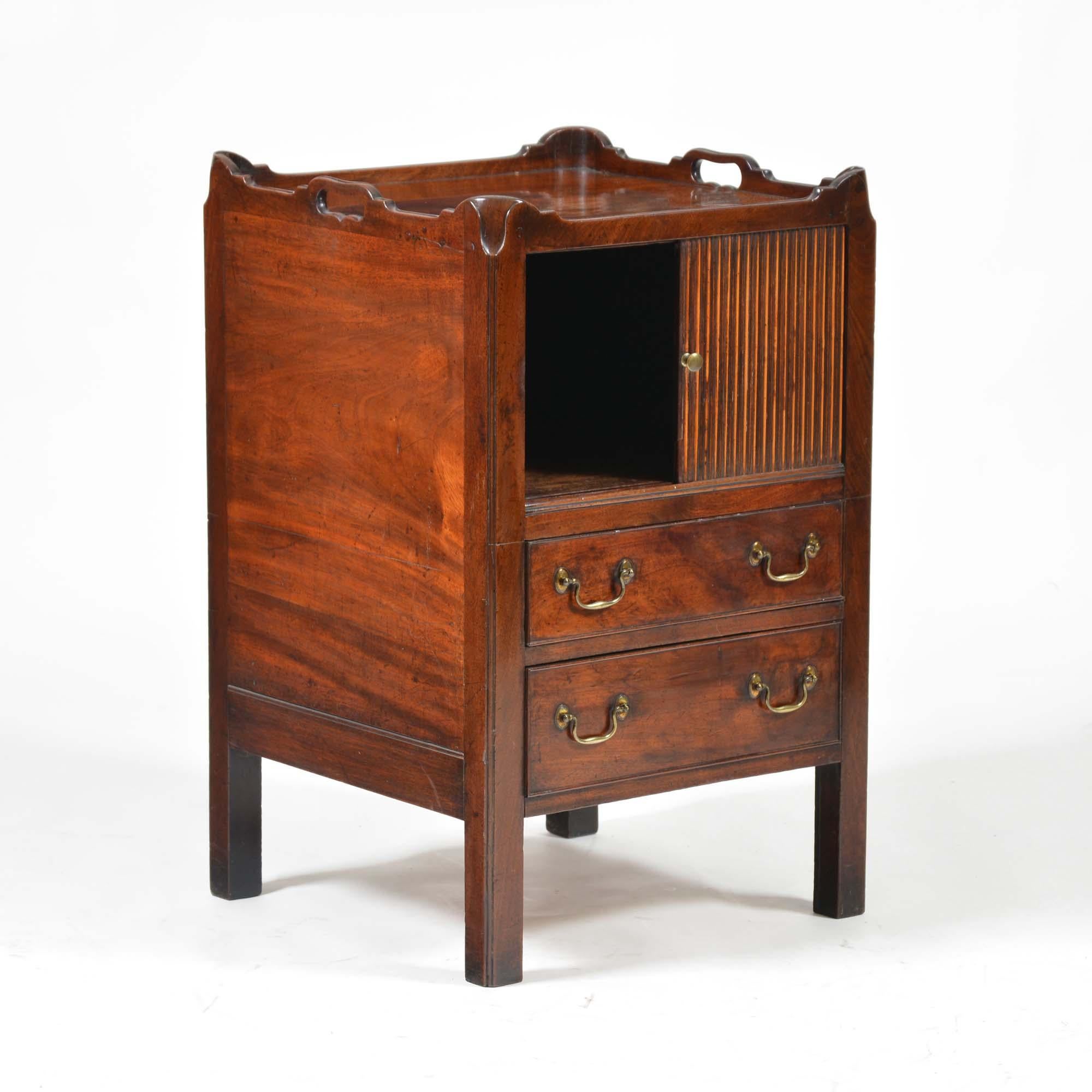 George III Georgian mahogany tray-top commode bedside cabinet For Sale