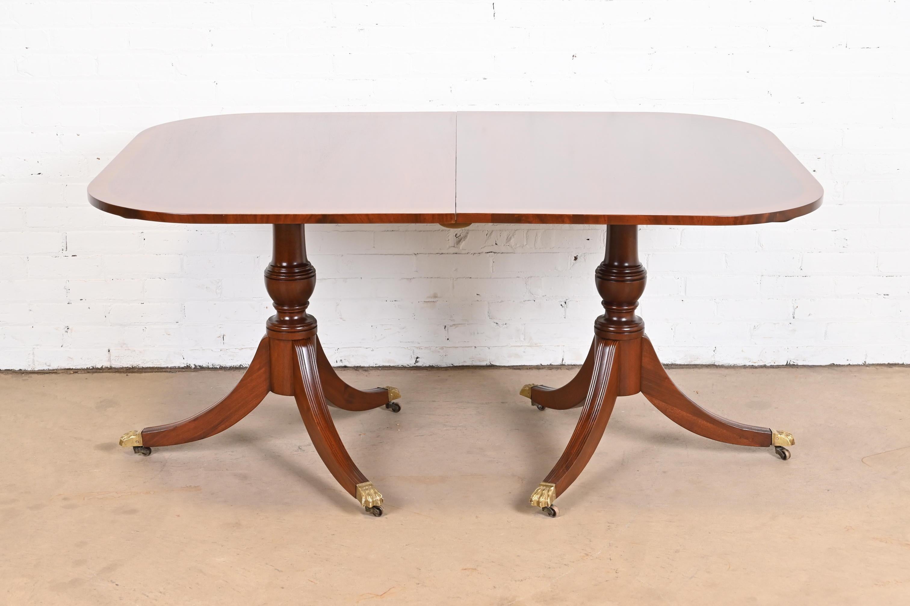 Georgian Mahogany Triple Pedestal Dining Table in the Manner of Baker Furniture For Sale 6