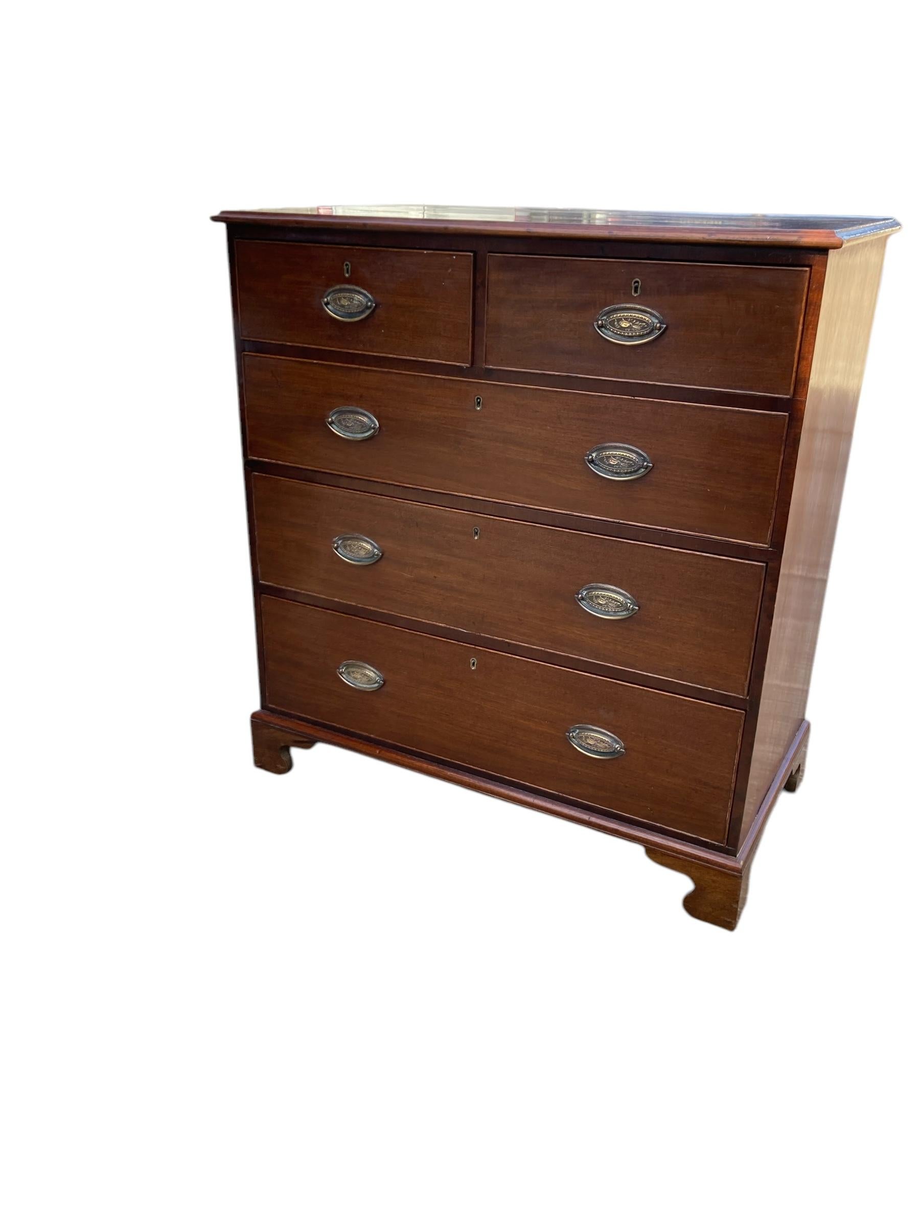 Georgian Mahogany Two over three Five drawer Chest For Sale 5