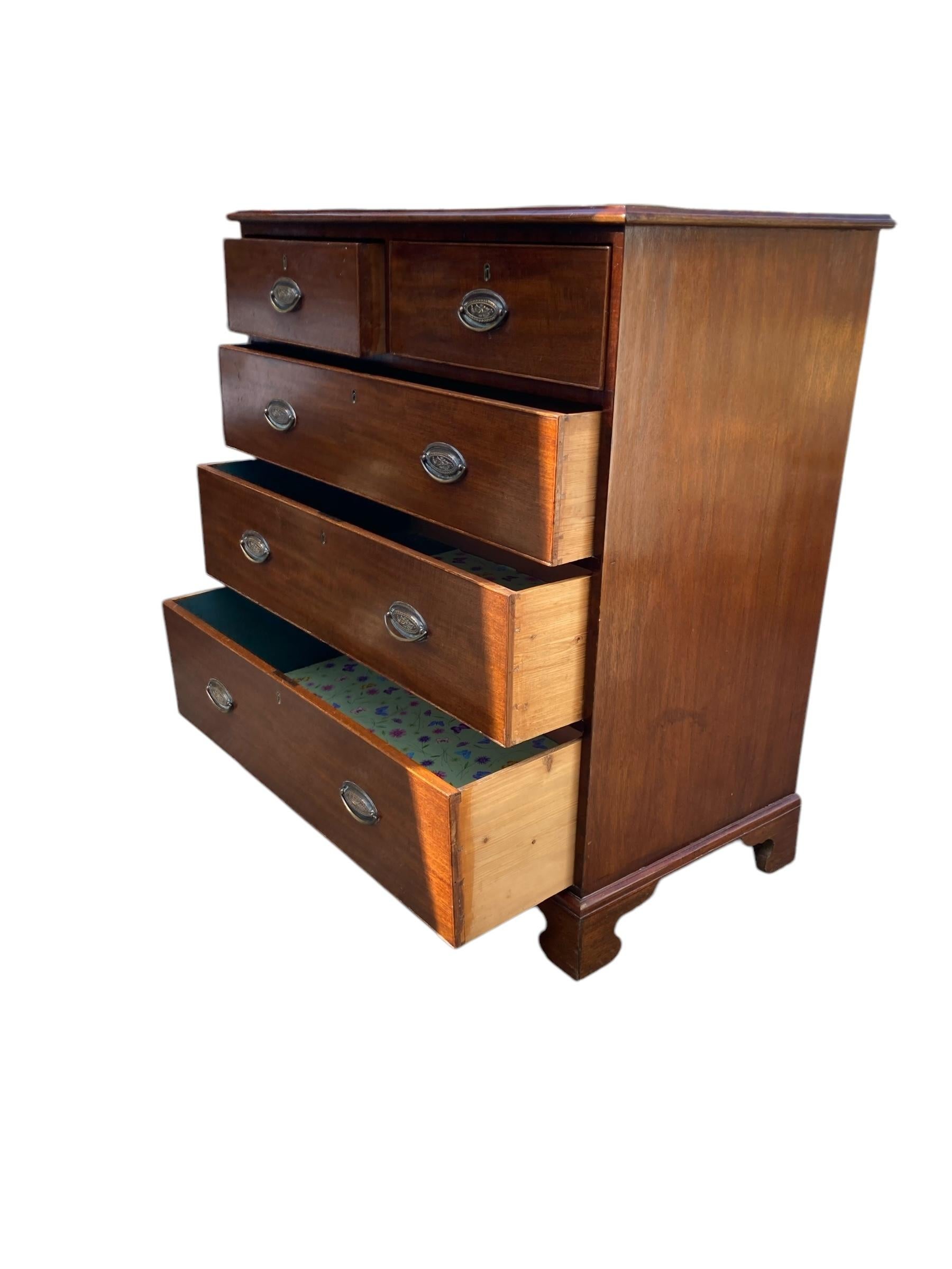 Georgian Mahogany Two over three Five drawer Chest For Sale 3
