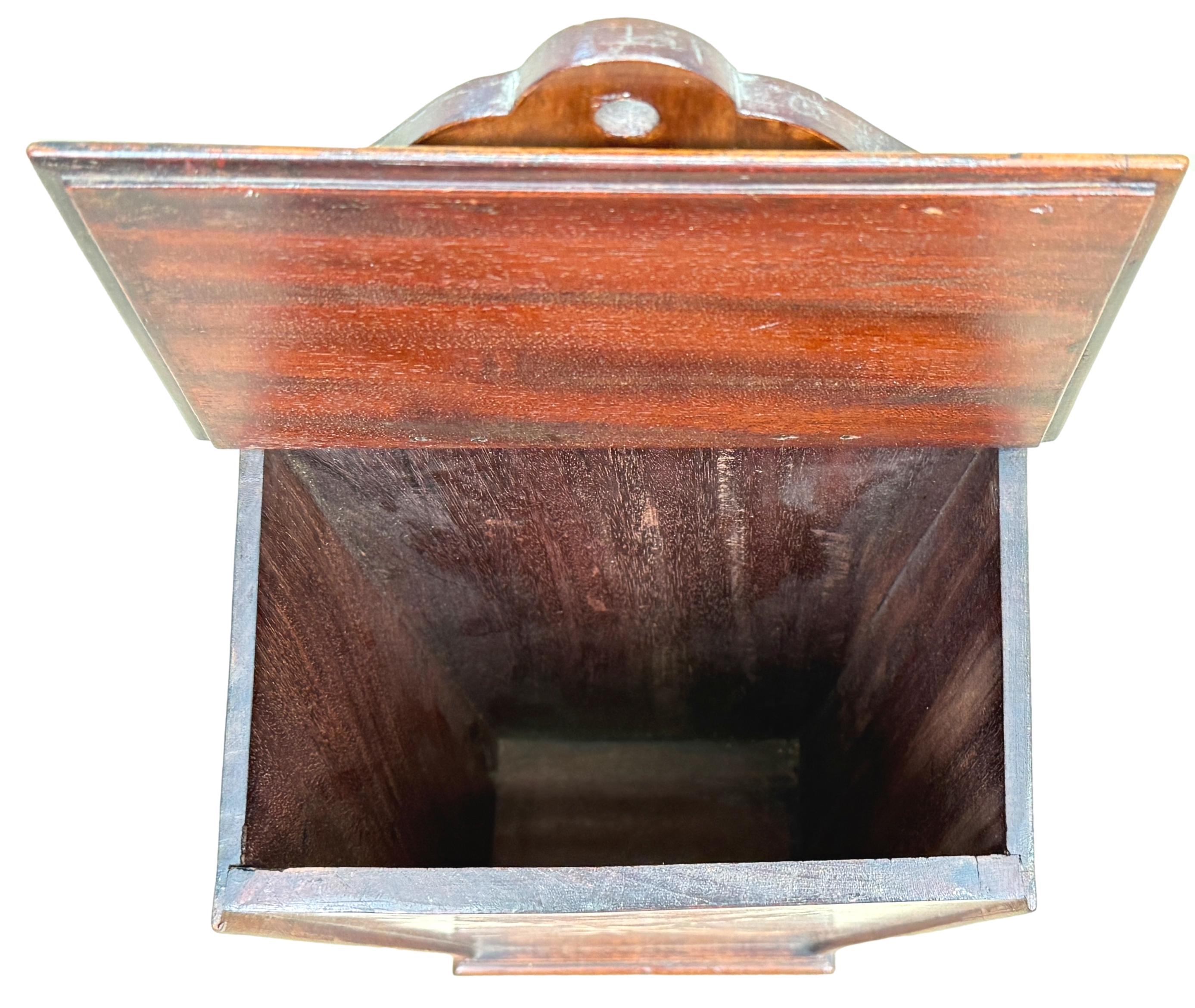 Georgian Mahogany Wall Hanging Cutlery Or Candle Box In Good Condition For Sale In Bedfordshire, GB