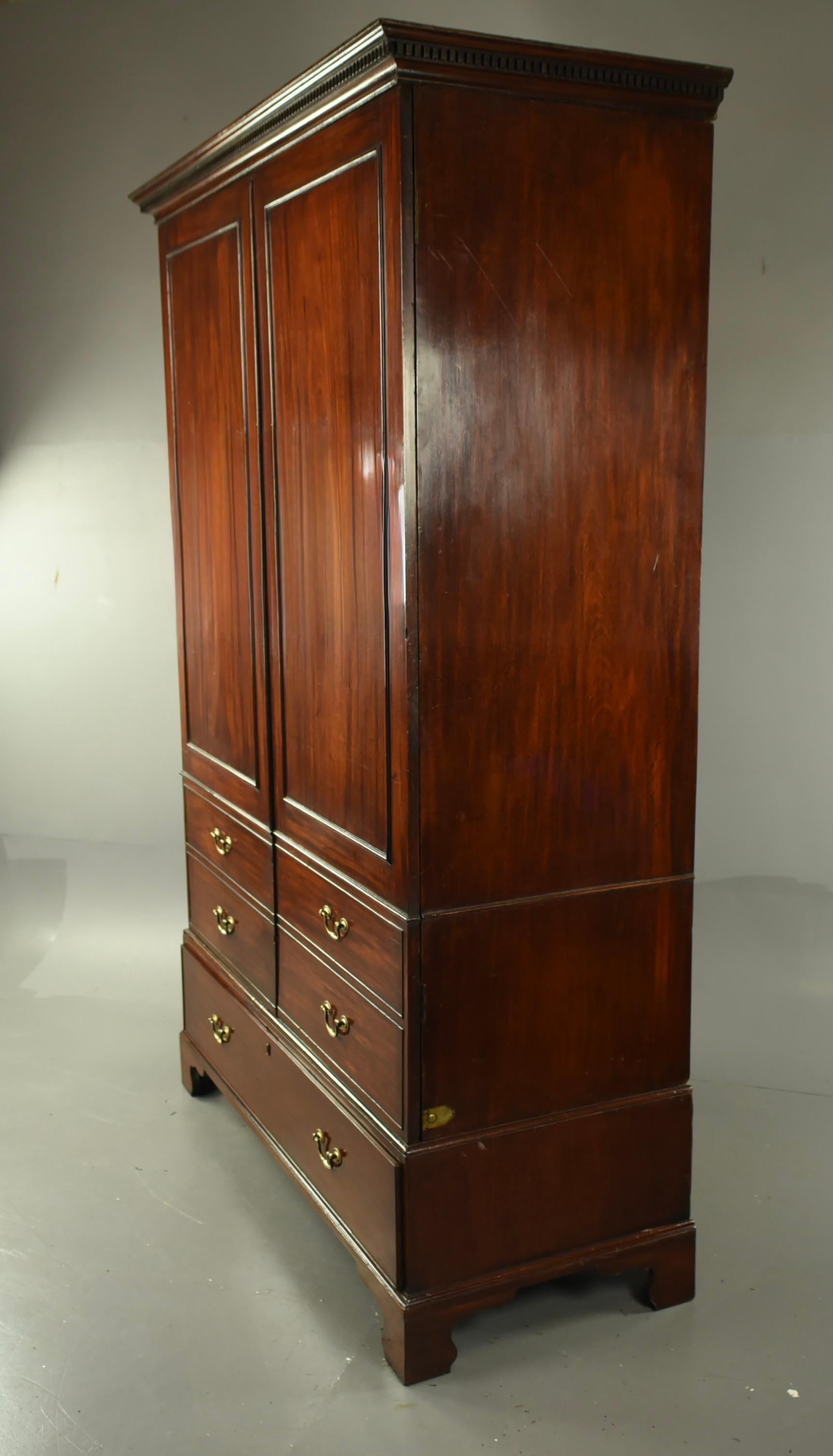 Mahogany Georgian mahogany  wardrobe circa 1800