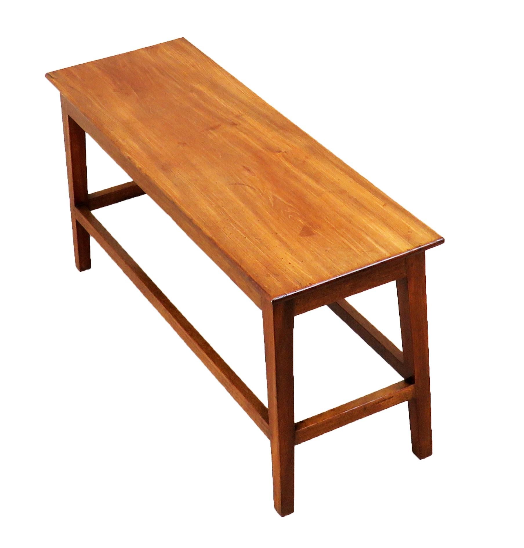 A good quality mid-19th mahogany window seat
hall bench having well figured rectangular top over
elegant square tapered legs and stretchers.

(A slightly different design to the norm with elegant square tapered
legs rather than the more