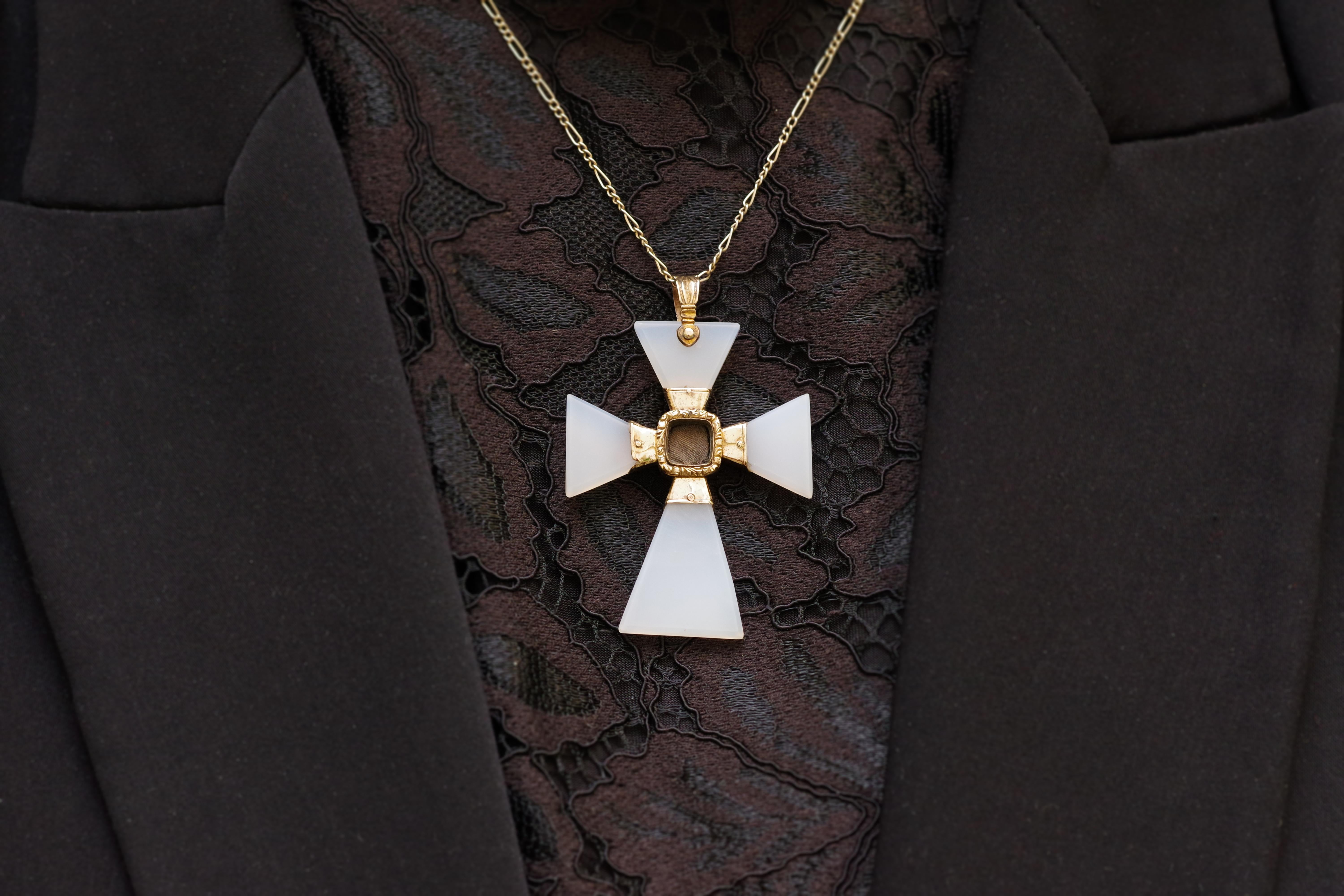 Uncut Georgian Maltese cross chalcedony pendant For Sale