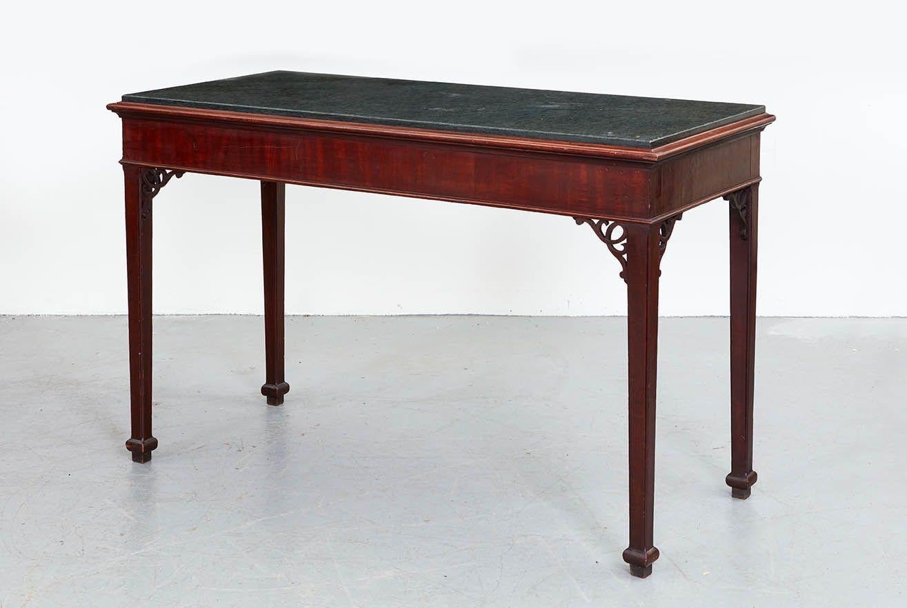Fin du XVIIIe siècle Table console géorgienne à plateau en marbre en vente
