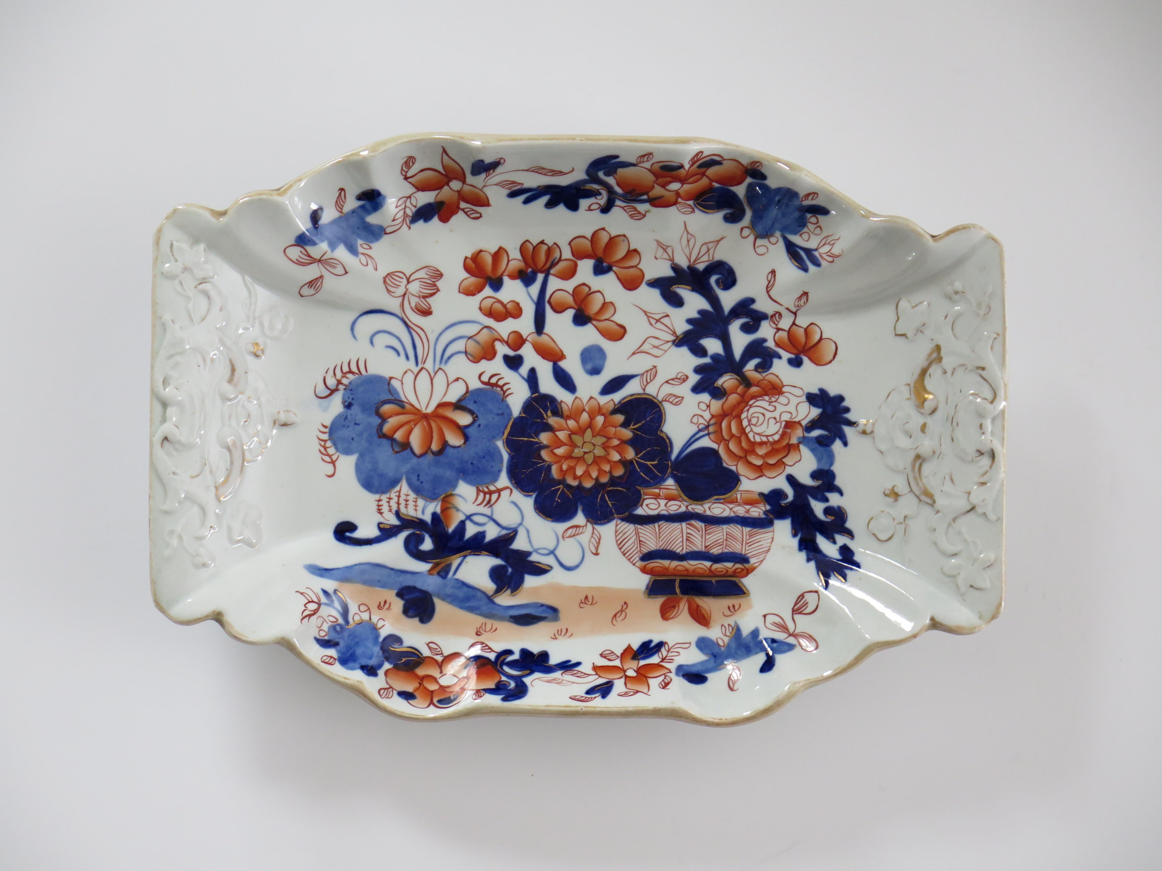 This is a very good, early Serving Desert Dish or platter made by Mason's Ironstone in the gilded Basket Japan pattern, in the English, late Georgian period, circa 1813-1820.

This piece is well potted with shaped sides, formed as handles for