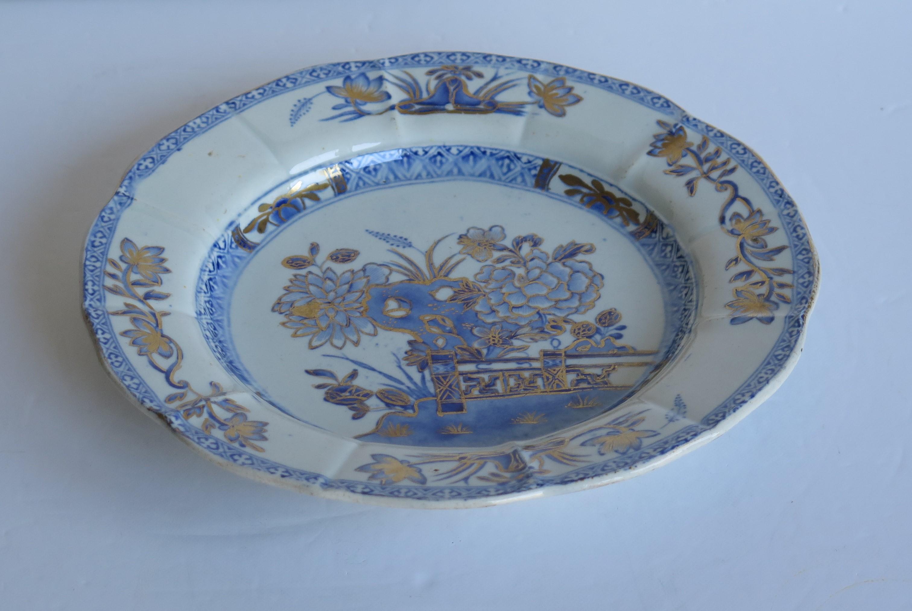 This is a very good early Mason's Ironstone pottery desert plate or dish in the Cross Fence gilded pattern, produced by the Mason's factory at Lane Delph, Staffordshire, England, circa 1813-1820.

The plate is circular with radial ribs and a