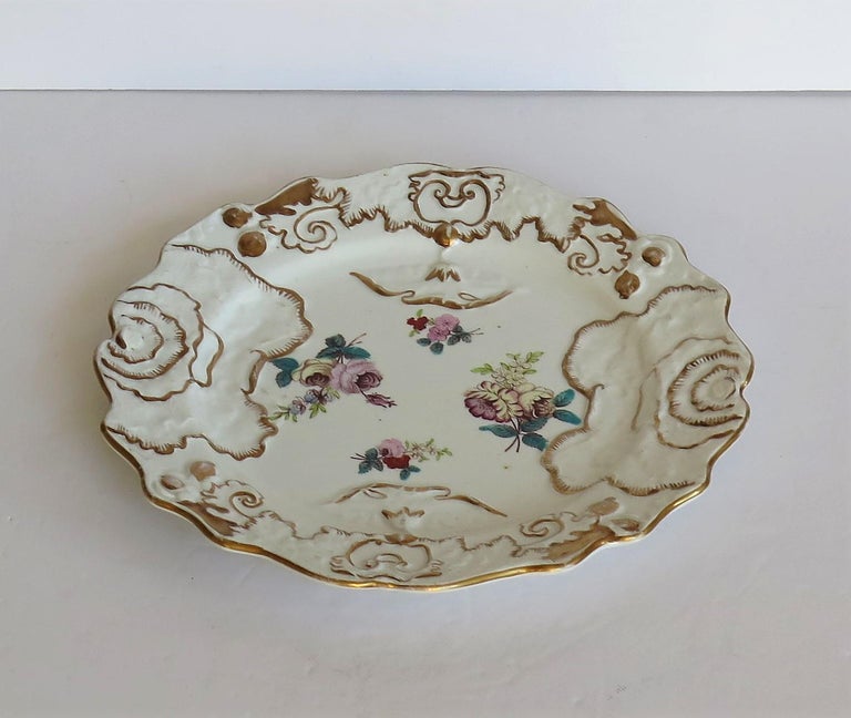 Georgian Mason's Ironstone Desert Plate in Cabbage Leaf Large Sprays Pattern In Good Condition For Sale In Lincoln, Lincolnshire
