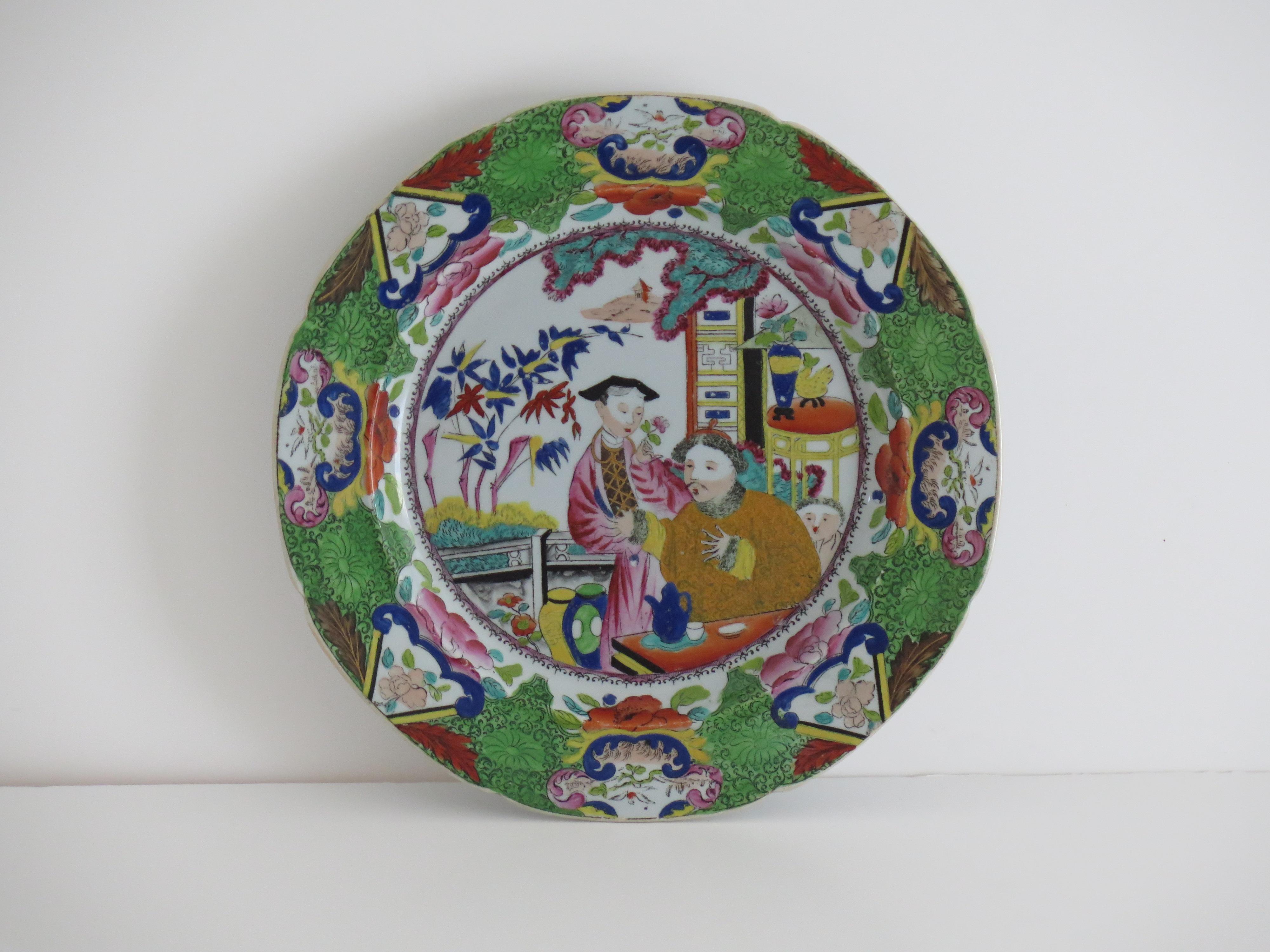 Il s'agit d'une très bonne assiette à dîner en poterie Mason's Ironstone, finement peinte à la main dans le très décoratif motif Mandarin, produite par l'usine Mason's à Lane's, Staffordshire, Angleterre, pendant la période George 111, vers