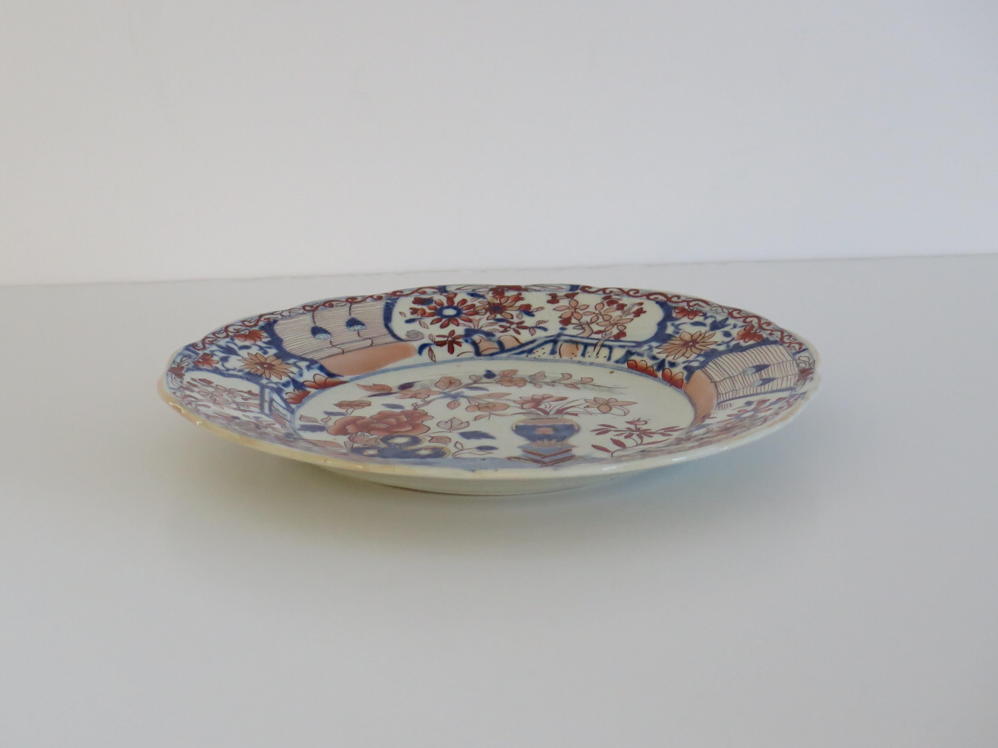 English Georgian Masons Ironstone Dinner Plate in Vase & Rock gilded Pattern, Ca 1818 For Sale