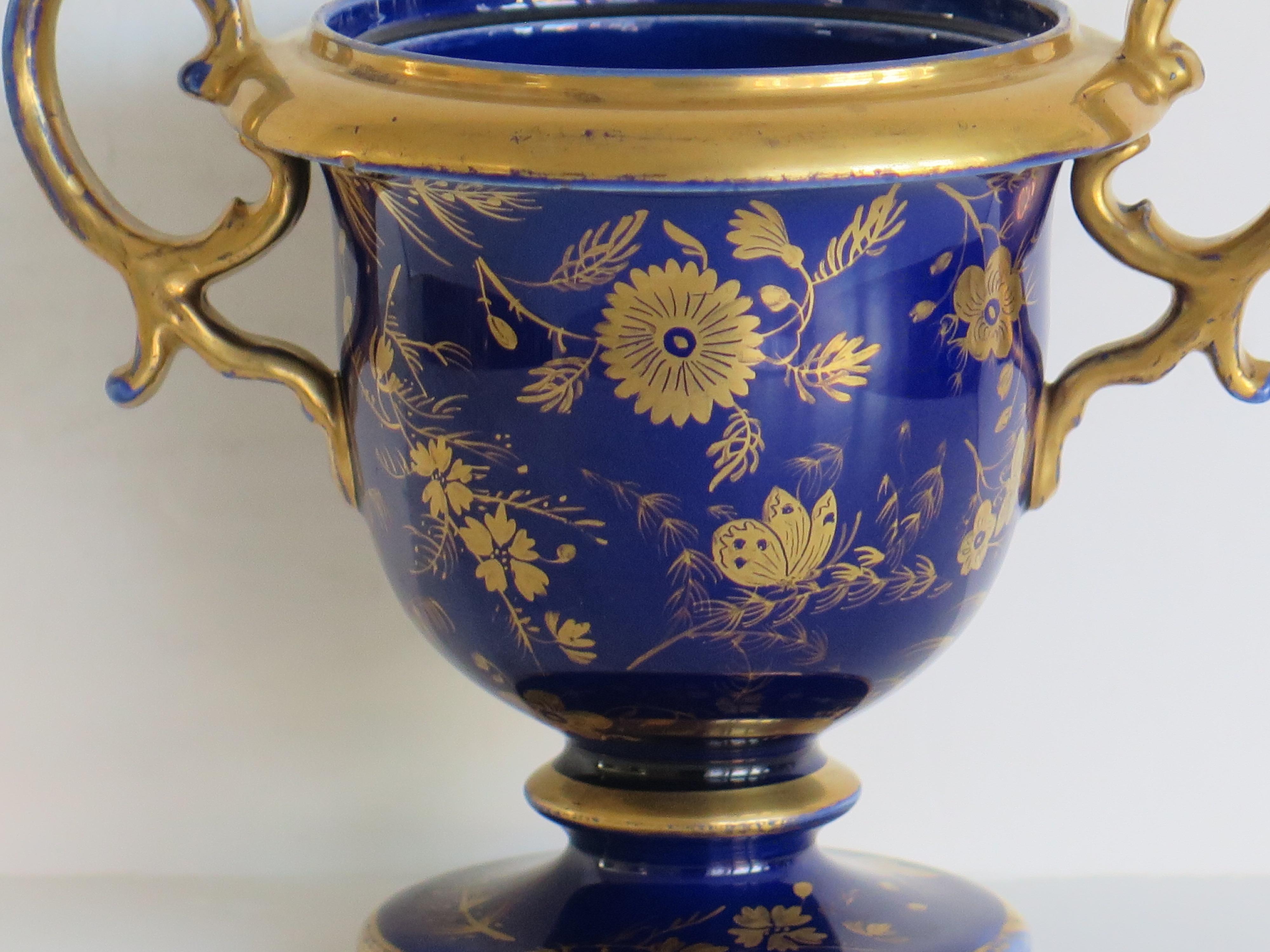 Georgian Mason's Ironstone Footed Vase with High Loop Handles, circa 1820 In Good Condition In Lincoln, Lincolnshire