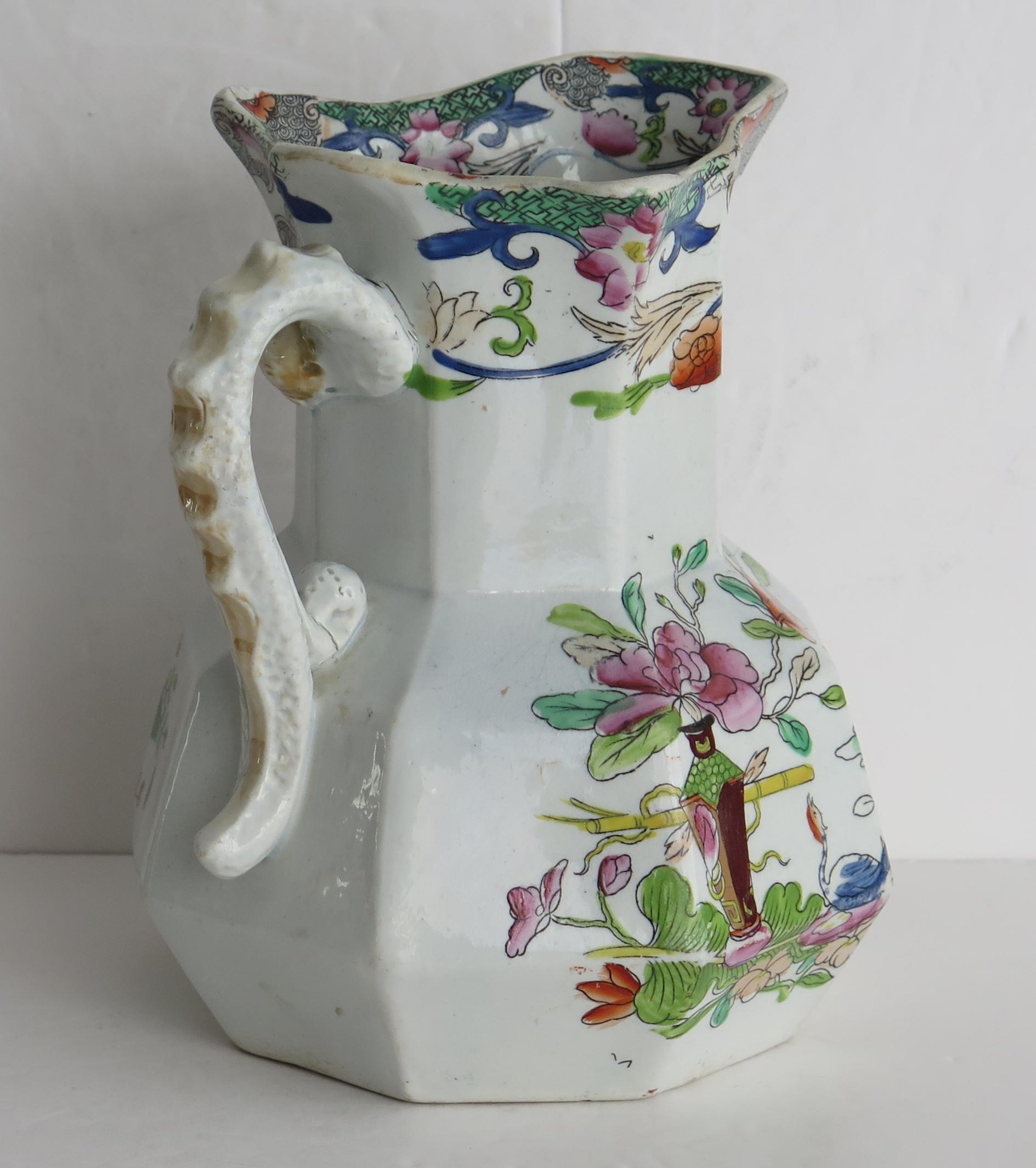 Peint à la main Pichet ou pichet en pierre de fer de style géorgien Mason's, dans une table et un pot à fleurs, vers 1820 en vente