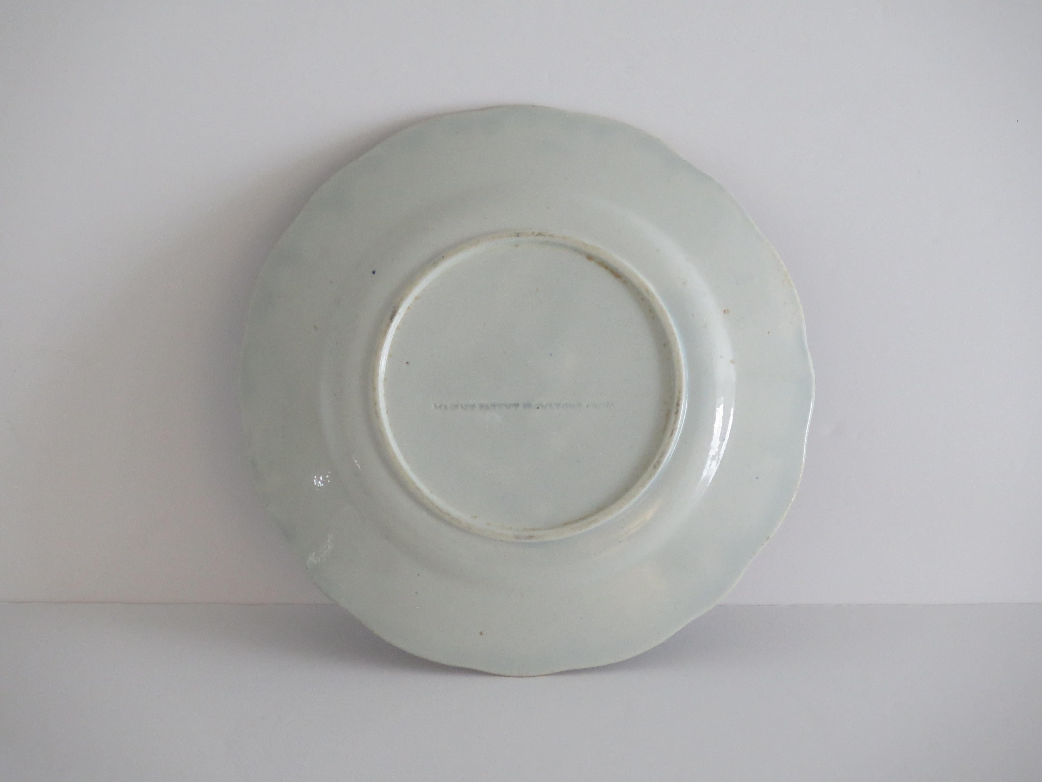 Piatto da pranzo grande in pietra ferrosa dei muratori georgiani con vaso e pietra dorata, 1818 ca. in vendita 2