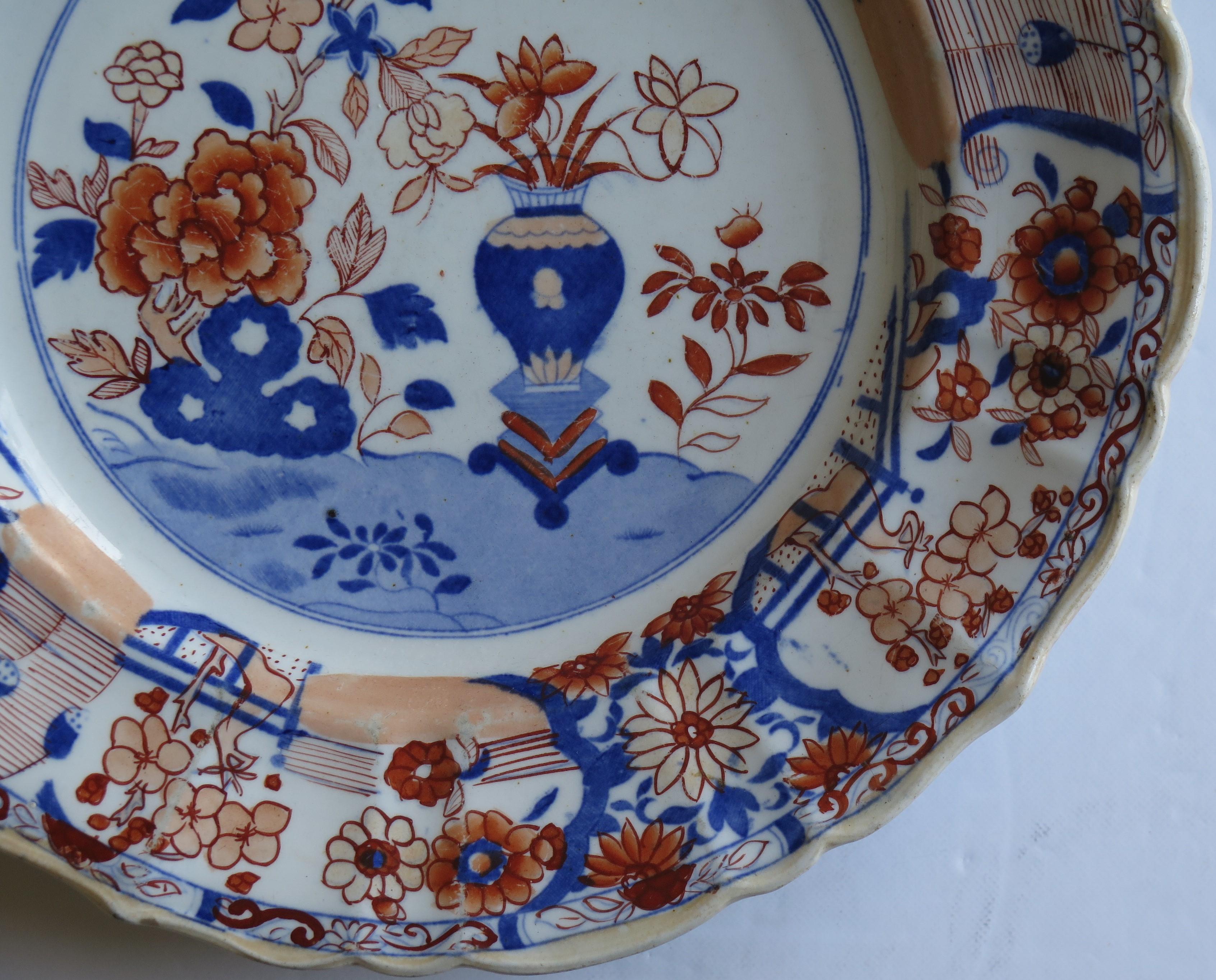 Georgian Mason's Ironstone Large Dinner Plate in Vase & Rock Ptn, circa 1818 In Good Condition In Lincoln, Lincolnshire