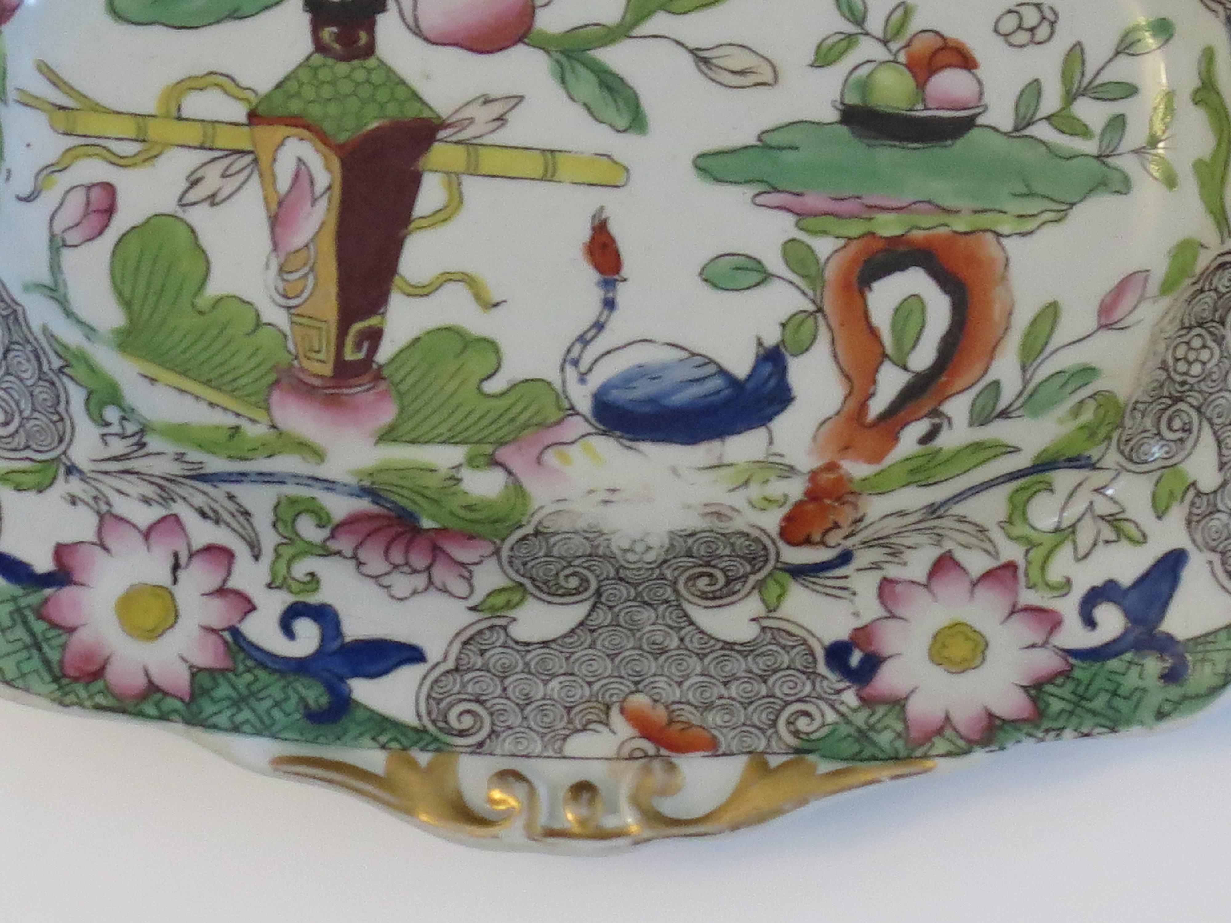 Georgian Mason's Ironstone Oval Dish in Table & Flower Pot Pattern, circa 1818 In Good Condition For Sale In Lincoln, Lincolnshire