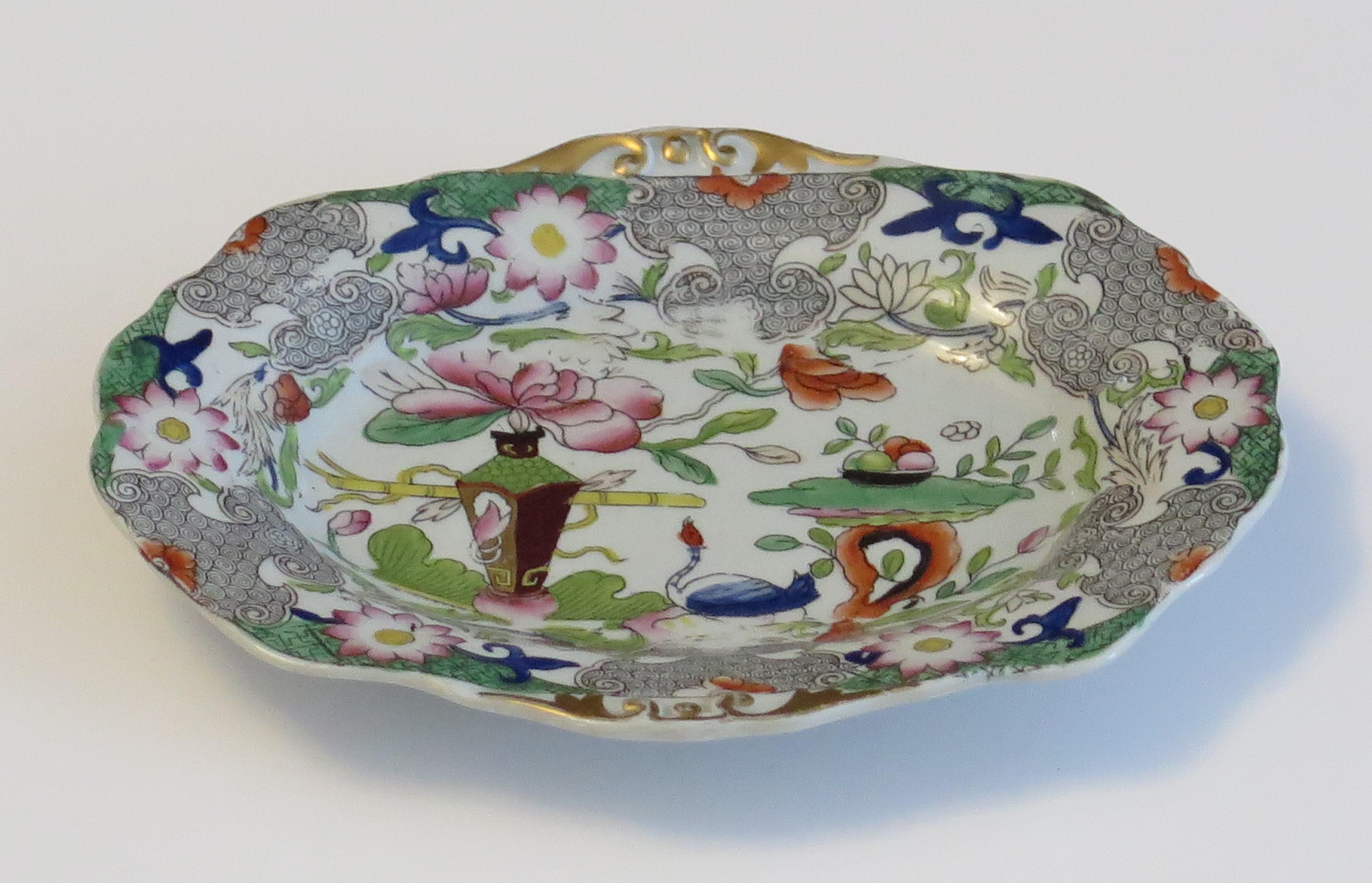 Plat ovale géorgien en Mason's Ironstone à motif de table et de pot de fleurs, vers 1818 en vente 1