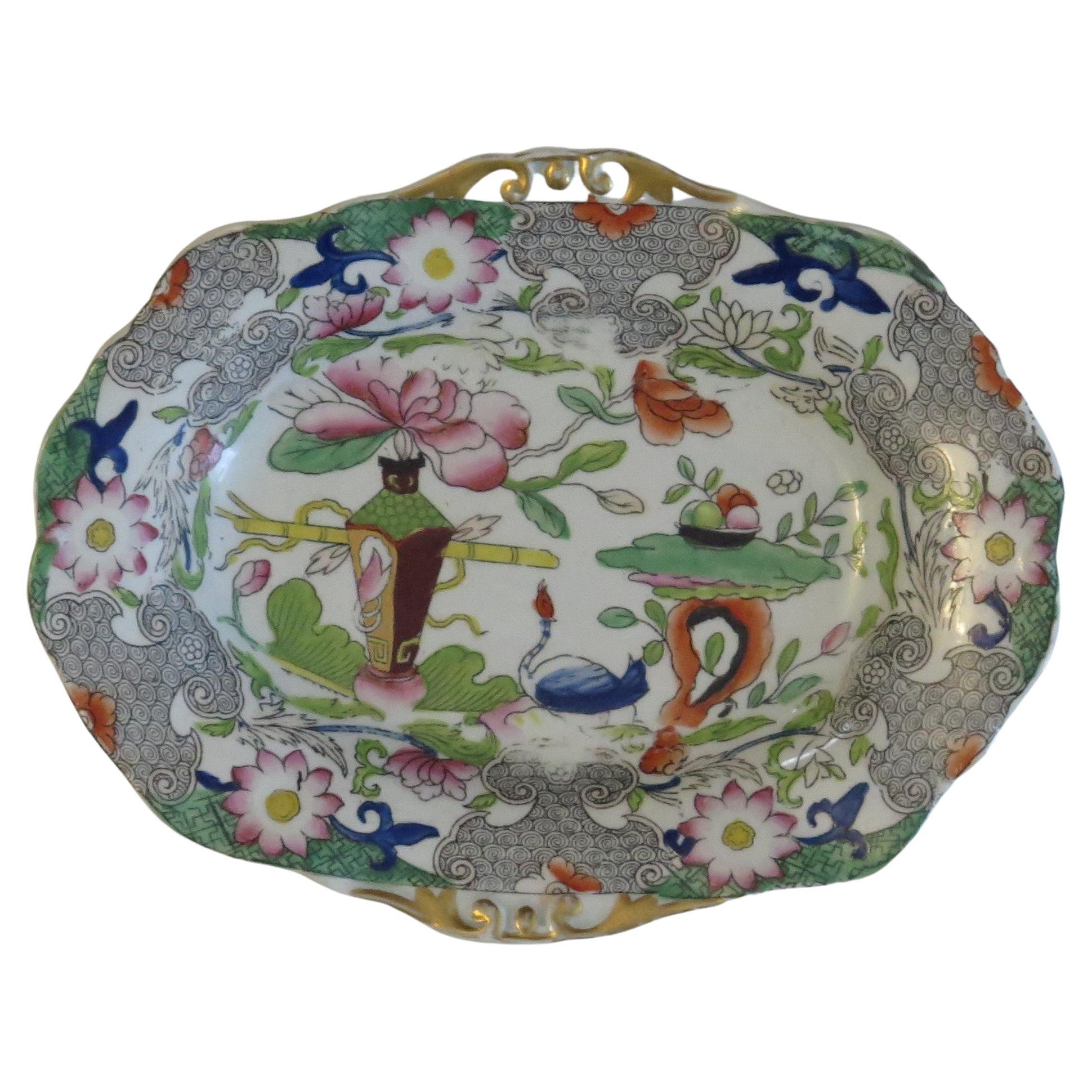 Plat ovale géorgien en Mason's Ironstone à motif de table et de pot de fleurs, vers 1818 en vente