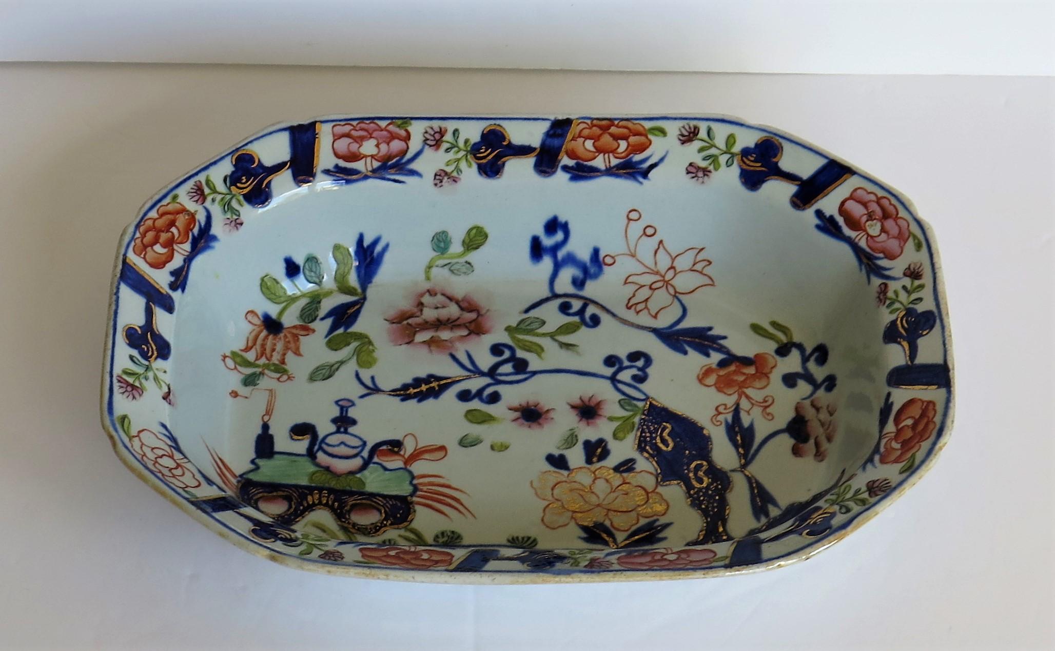 Georgian Masons Ironstone Serving Dish or Bowl in chinoiserie pattern, Ca 1815 In Good Condition For Sale In Lincoln, Lincolnshire