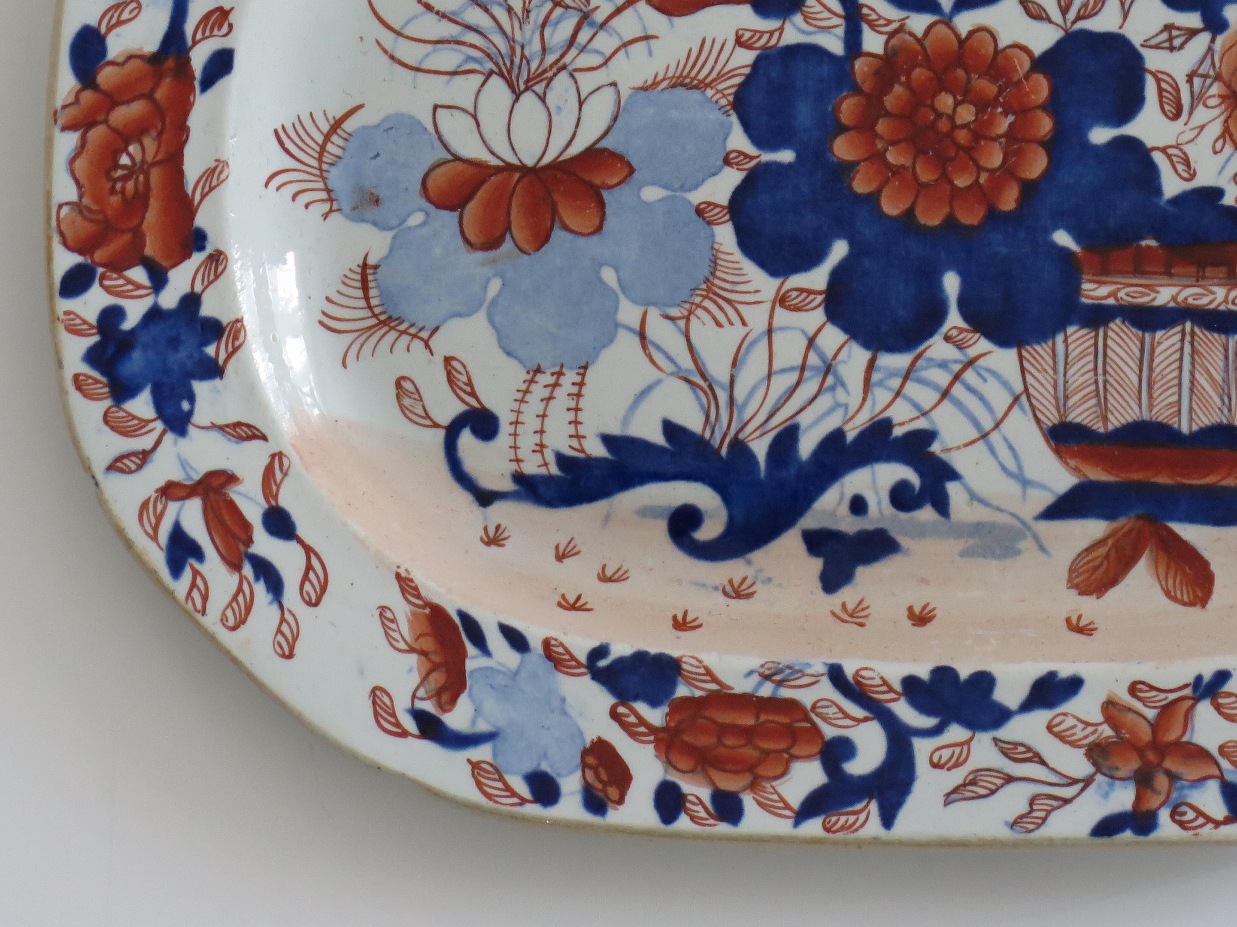 Plato georgiano de Mason's Ironstone con diseño de cesta japonesa, hacia 1818 Piedra de hierro en venta