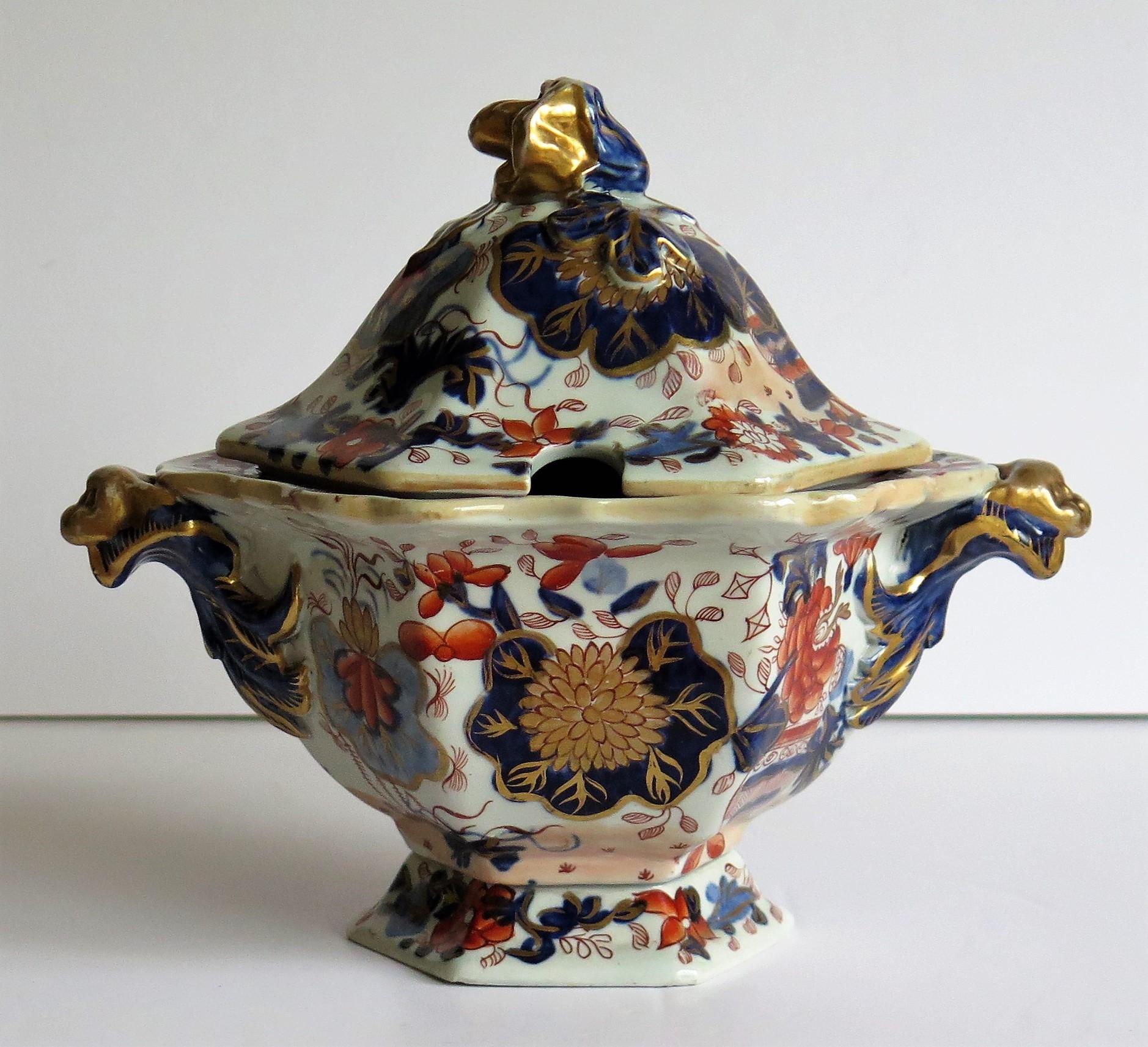Georgian Mason's Ironstone Sauce Tureen and Cover Gilded Japan Basket Pattern In Good Condition In Lincoln, Lincolnshire