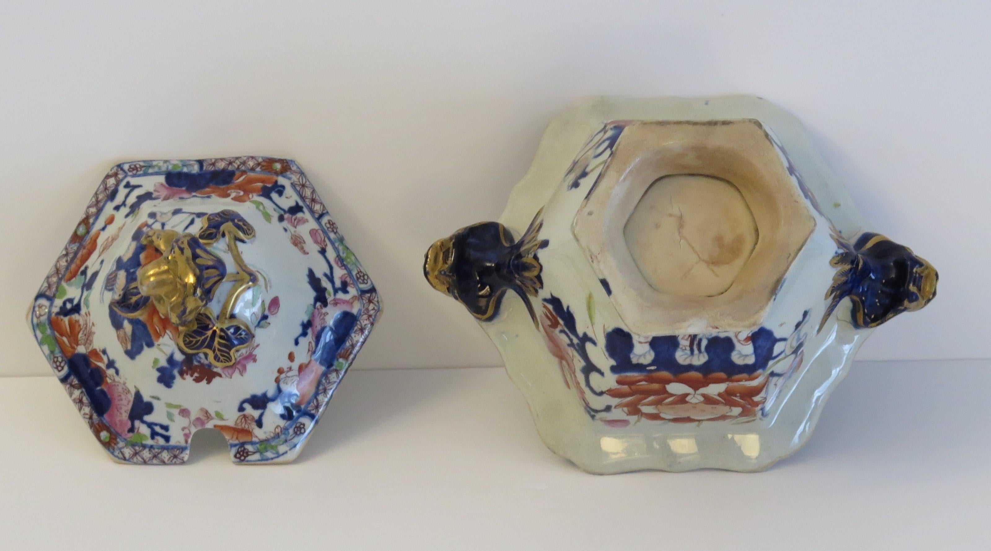 Zuppiera e coperchio in Mason's Ironstone georgiano con motivo dorato a giglio d'acqua, 1820 ca. in vendita 2