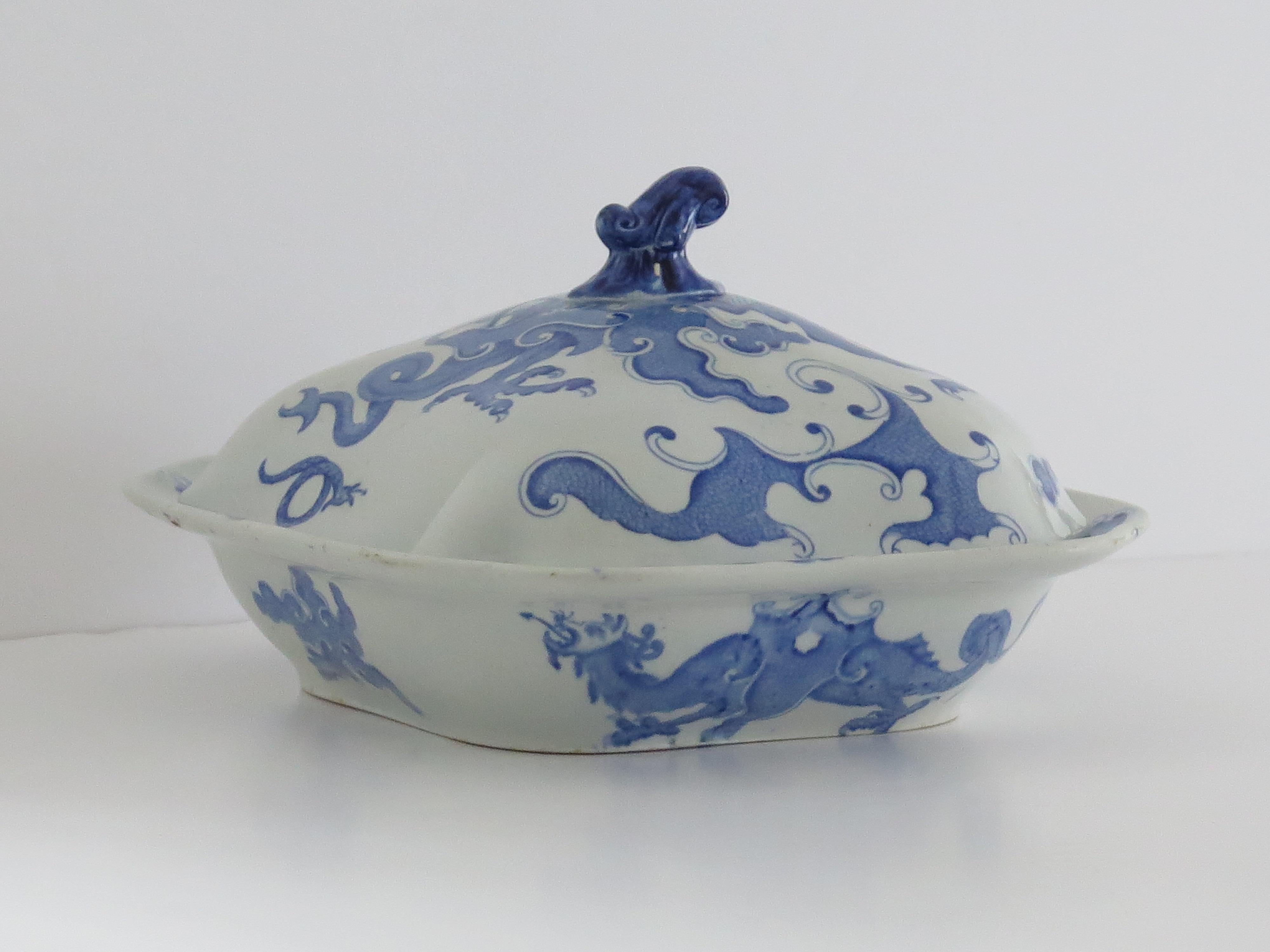 Plato y tapa georgianos de Mason's Ironstone en forma de dragón chino, ca. 1818 en Bueno estado para la venta en Lincoln, Lincolnshire
