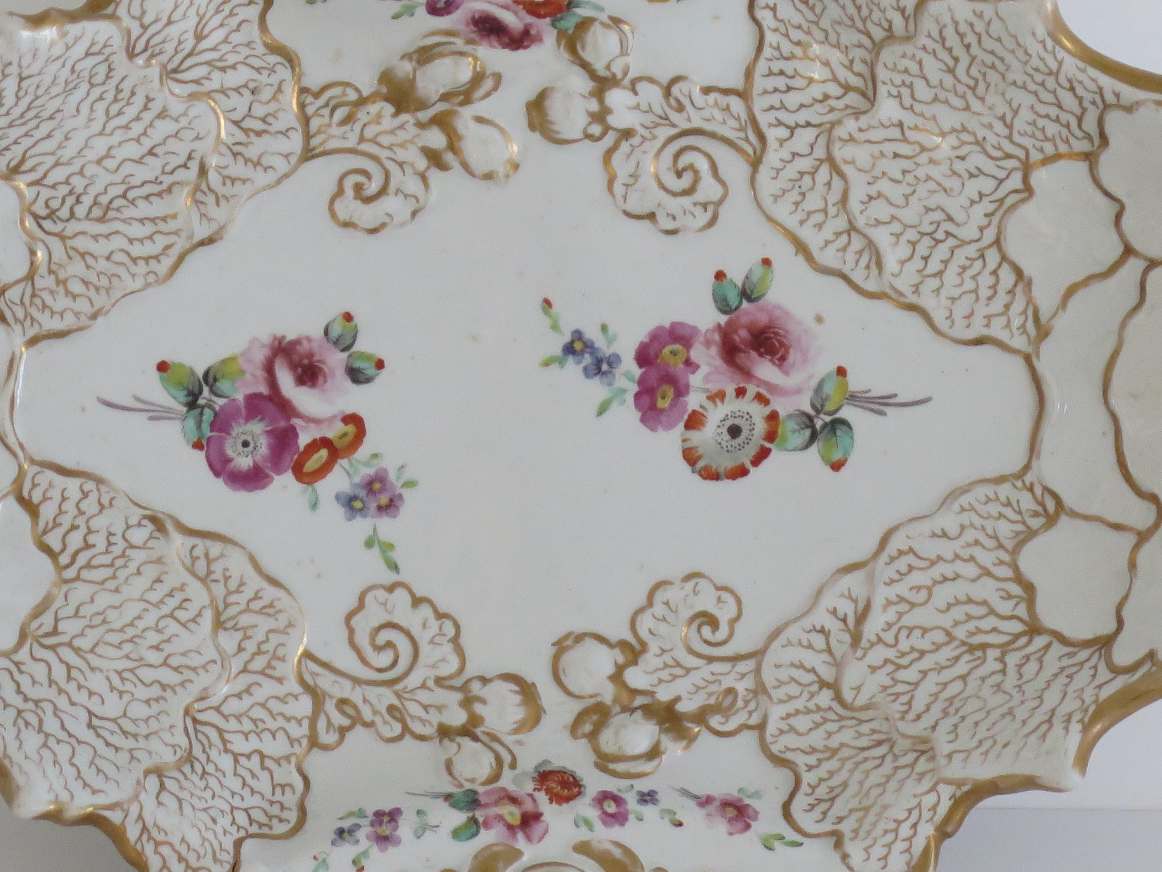 George III Plat de service géorgien Mason's Ironstone à fleurs de saucière feuille de chou, vers 1818 en vente