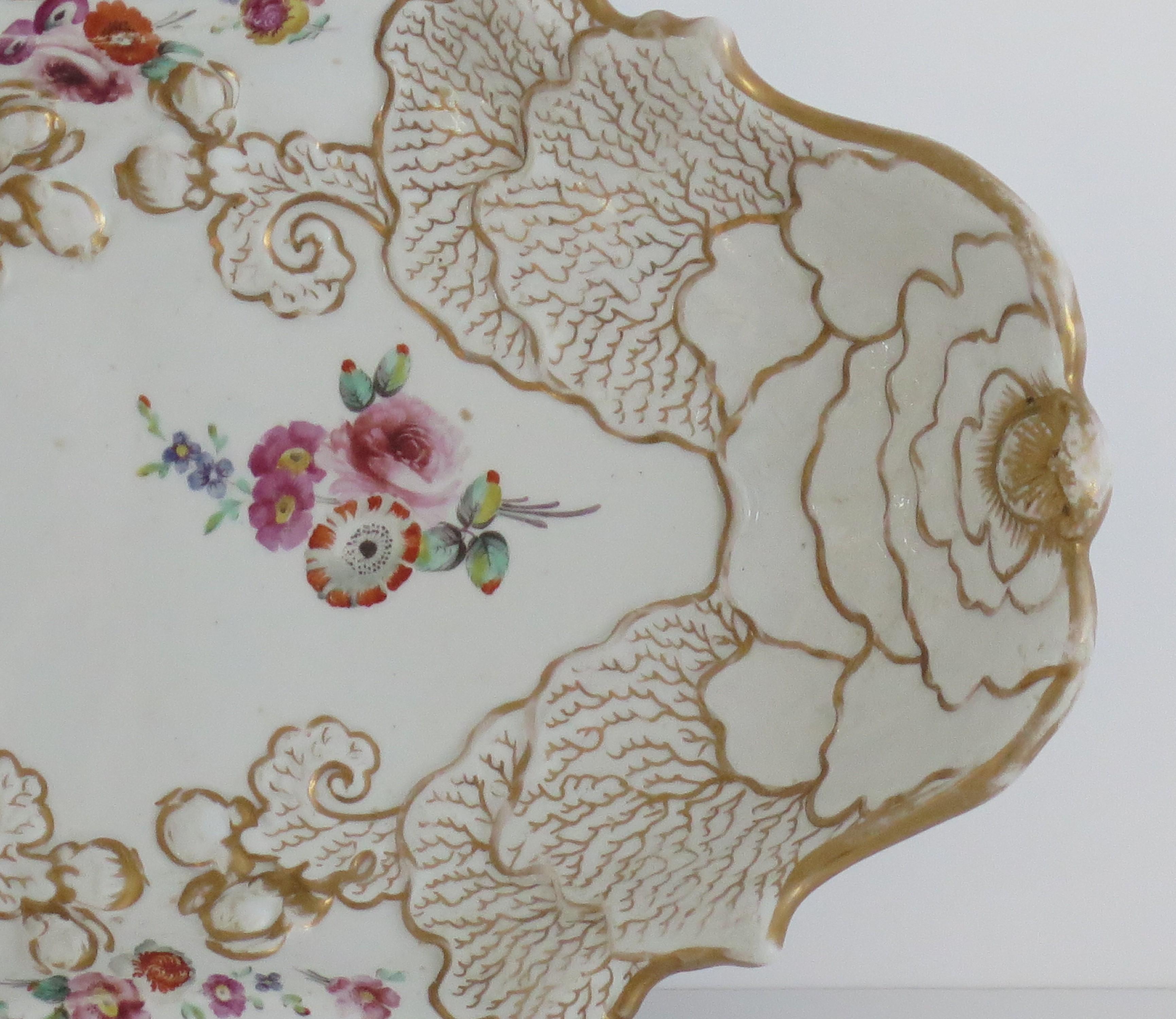 Georgian Mason's Ironstone Serving Dish Floral Spays Cabbage Leaf Ptn, Ca 1818 In Good Condition For Sale In Lincoln, Lincolnshire