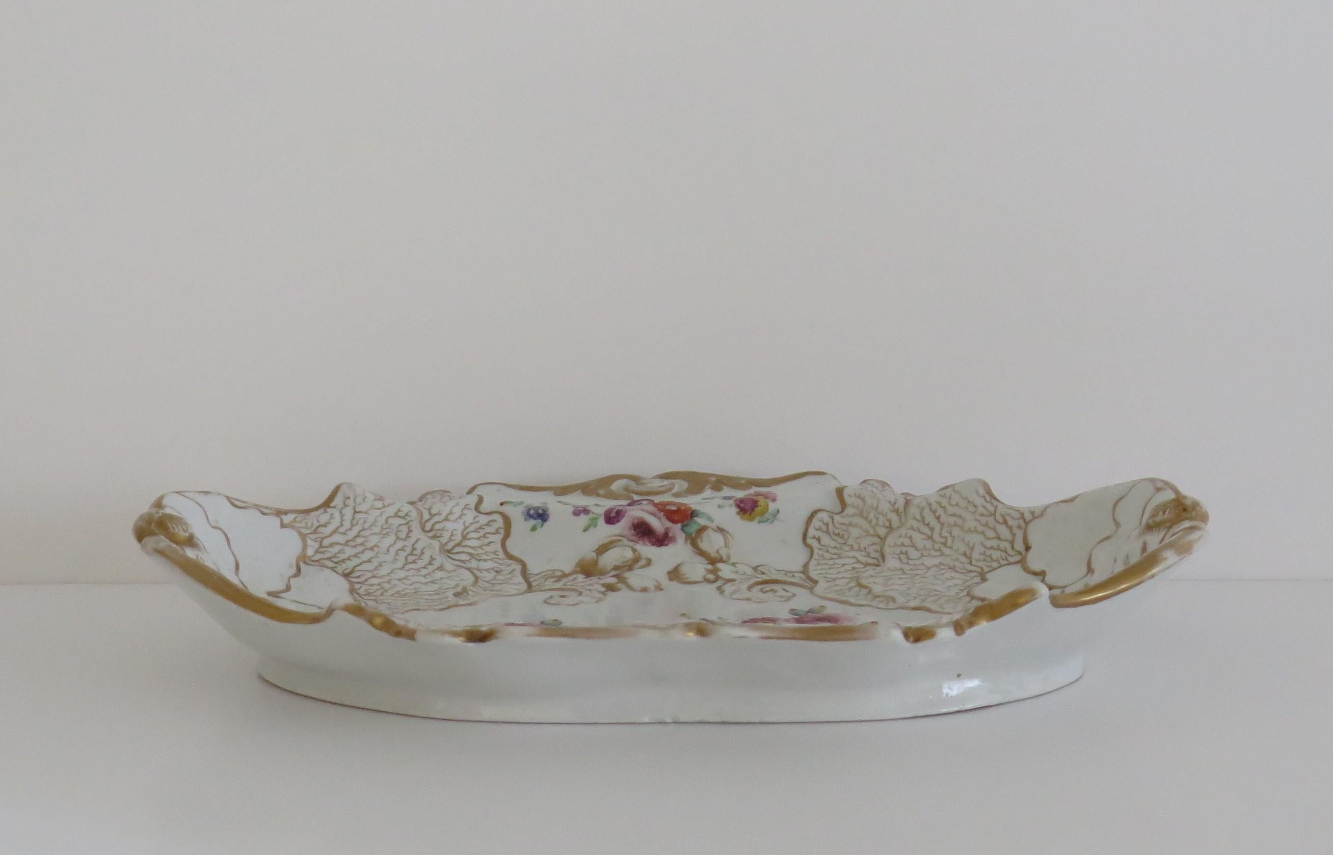 Georgianische Mason's Ironstone-Servierschale aus Eisenstein mit Blumenstreifen und Cabbage-Blumen Ptn, ca. 1818 (19. Jahrhundert) im Angebot