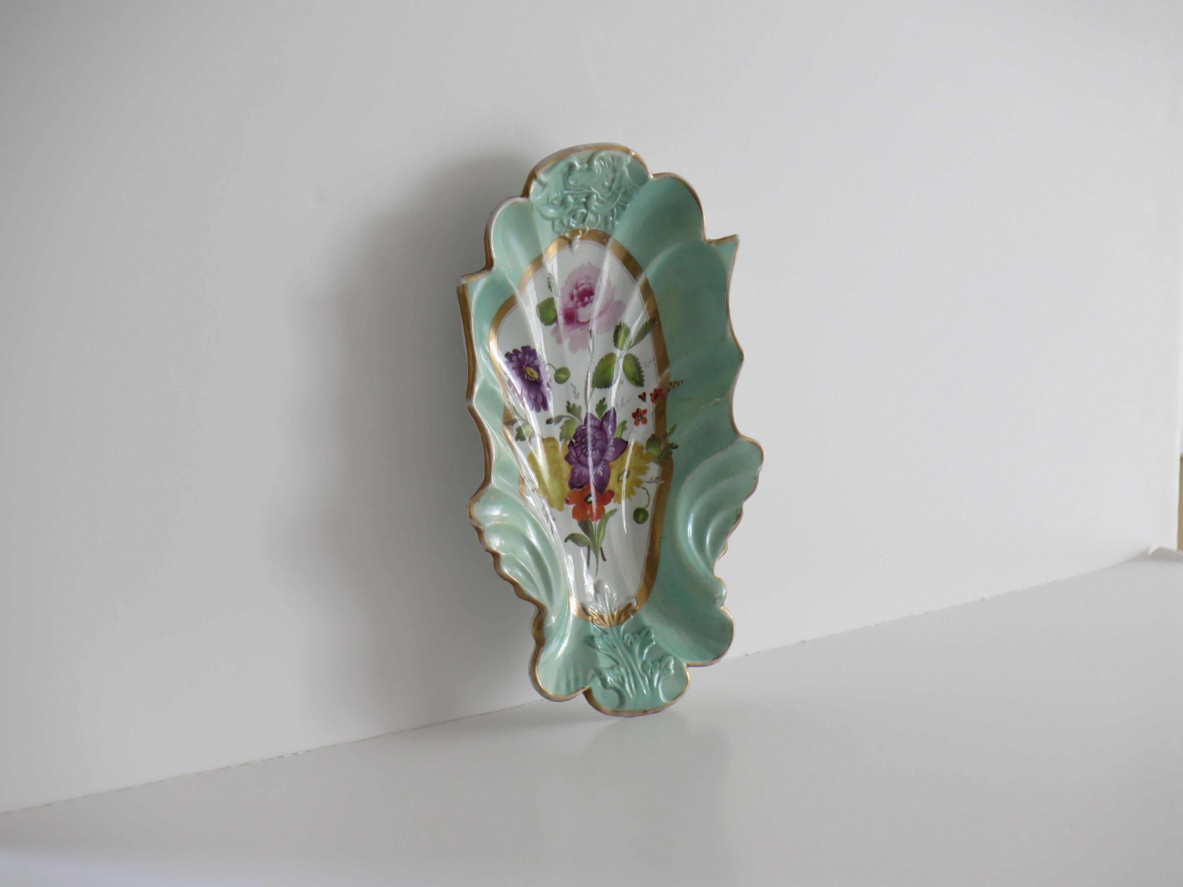 Plato o fuente de servir georgiano de Mason's Ironstone en Ptn de flores mixtas, ca 1818 Pintado a mano en venta