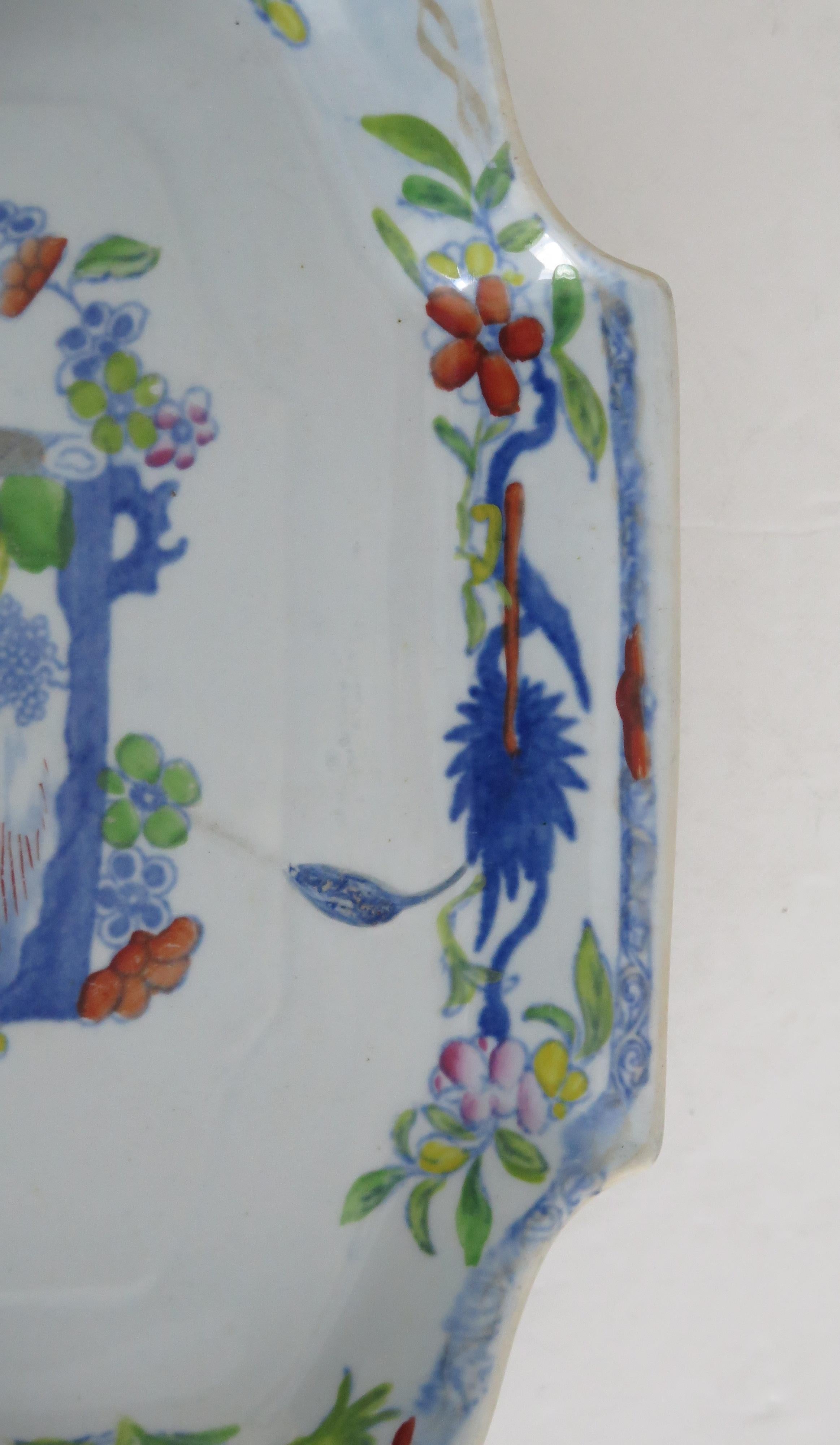 Plato de servir georgiano de Mason's Ironstone Paisaje en volutas y prunos, ca 1818 Pintado a mano en venta