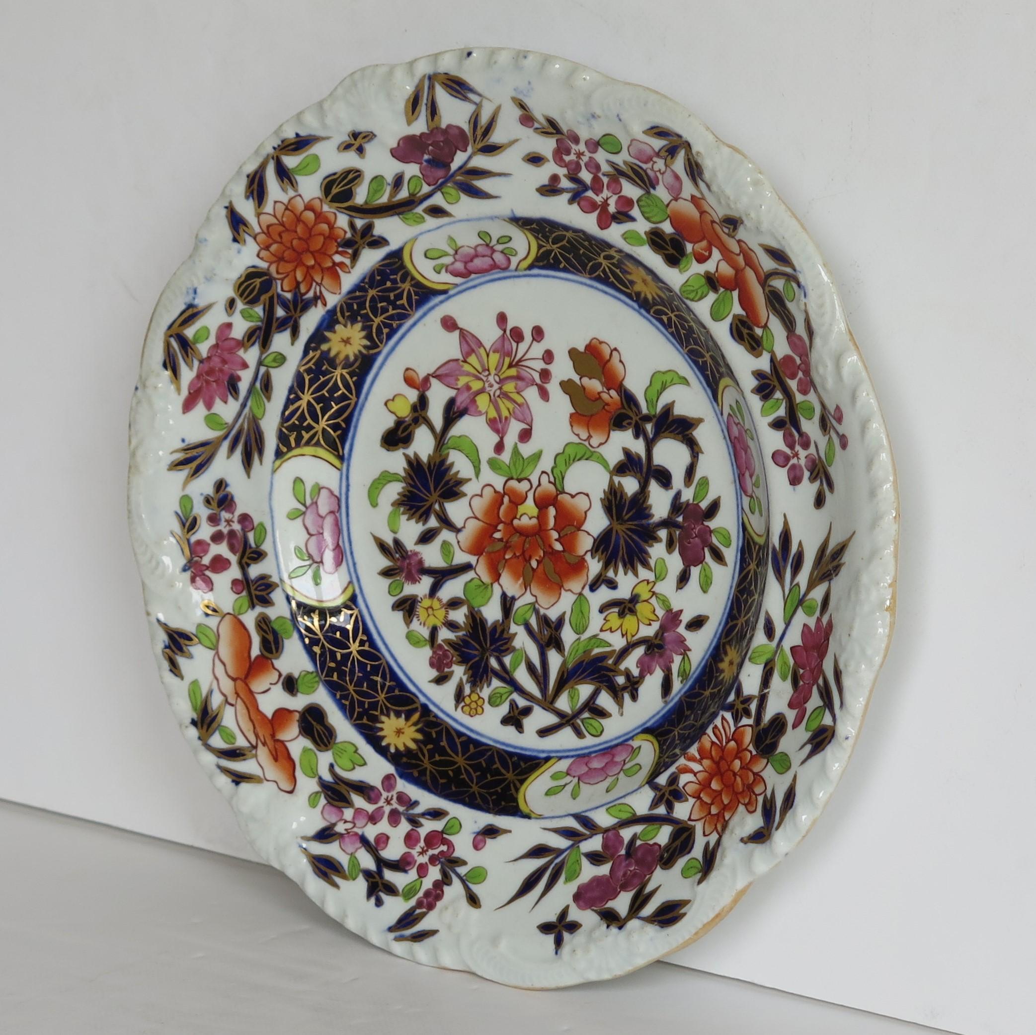 Inglese Piatto laterale georgiano in pietra di Mason's Ironstone con motivo floreale giapponese, Circa 1815 in vendita
