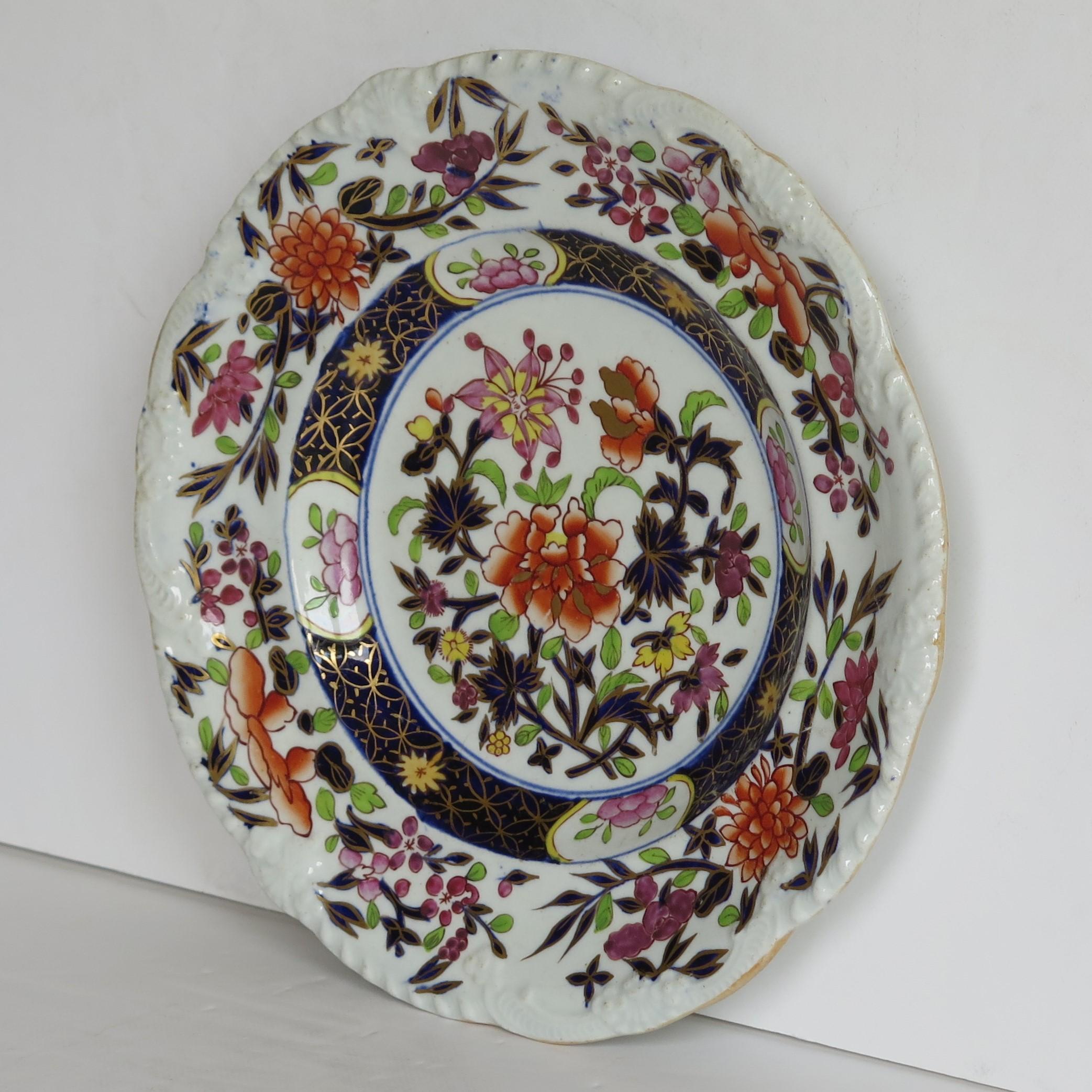 Anglais Assiette d'appoint géorgienne Mason's Ironstone incrustée de nombreuses fleurs du Japon Ptn, vers 1815 en vente