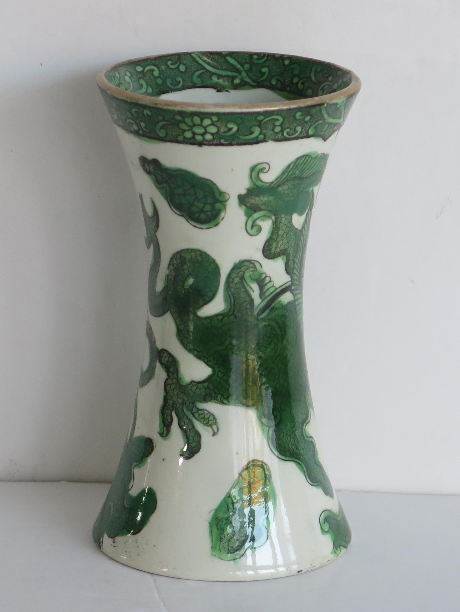 Hand-Painted Georgian Mason's Ironstone Vase in Green Dragon Chinoiserie Pattern, circa 1818 For Sale