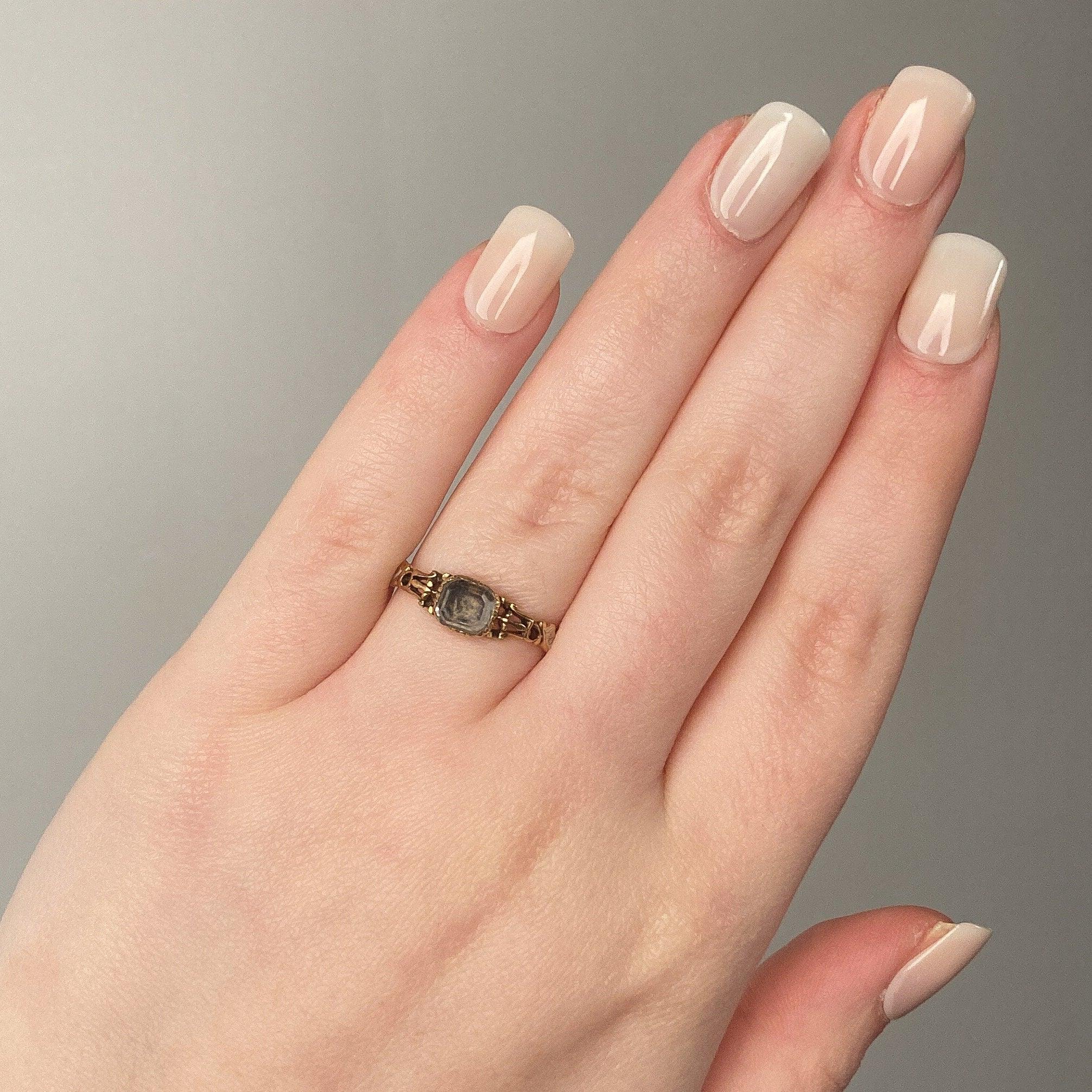 Georgian Memento Mori Ring of 18k Gold For Sale 1
