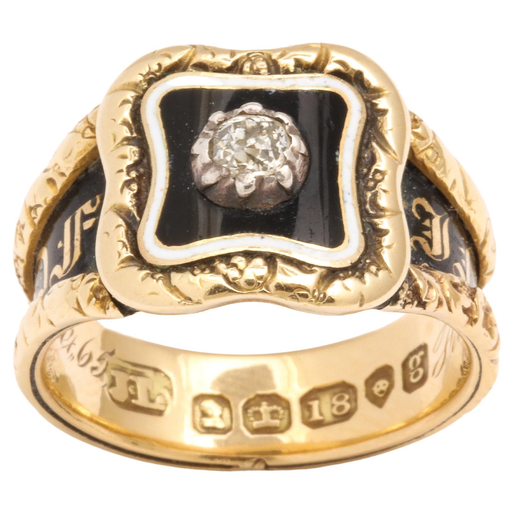 Ein historischer, mittelgroßer Ring mit 18 Karat und Diamanten, so gut wie möglich, wurde von John Linnet hergestellt.
Hänfling  war bekannt für feine und delikate Arbeiten. Er fertigte Schmuckstücke für Königin Victoria an. Der Ring ist ein echtes